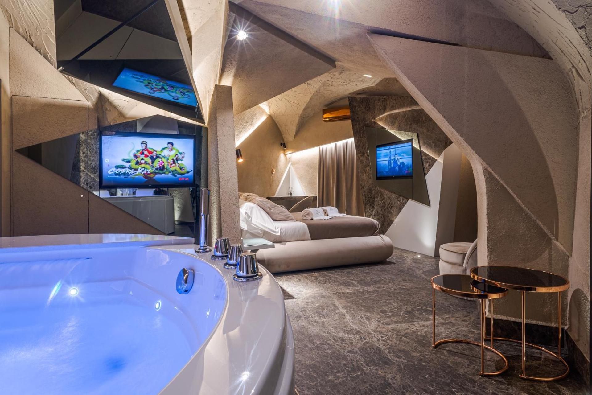 King Room with Spa Bath