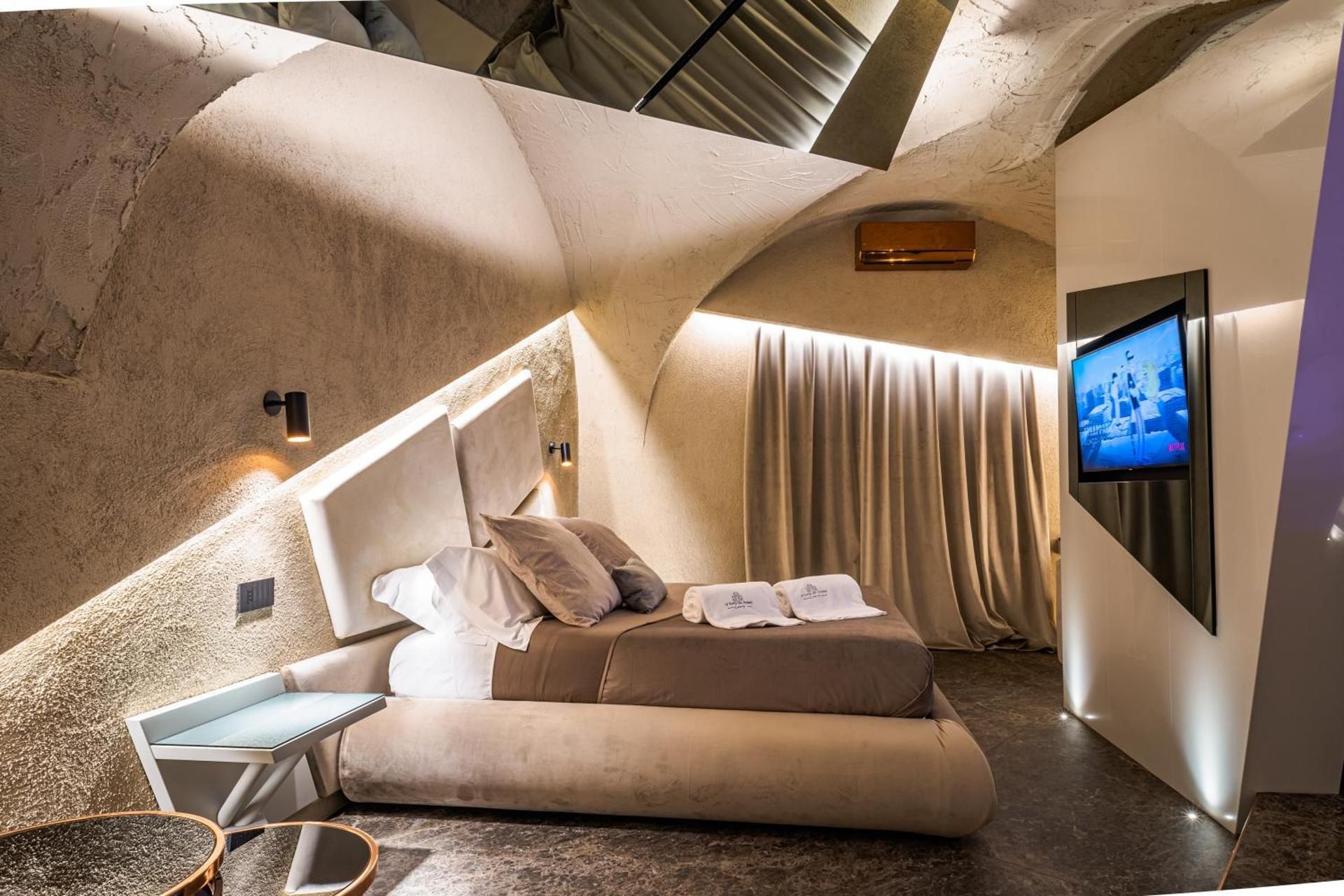 Queen Room with Spa Bath