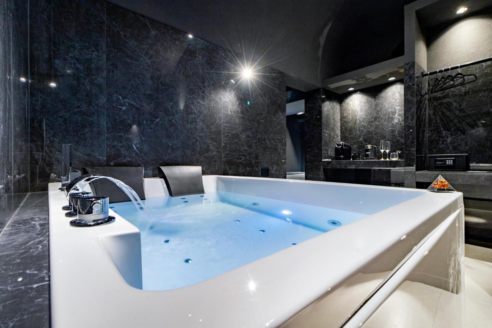 King Room with Spa Bath