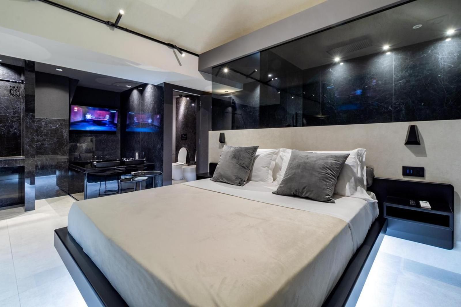 Queen Room with Spa Bath