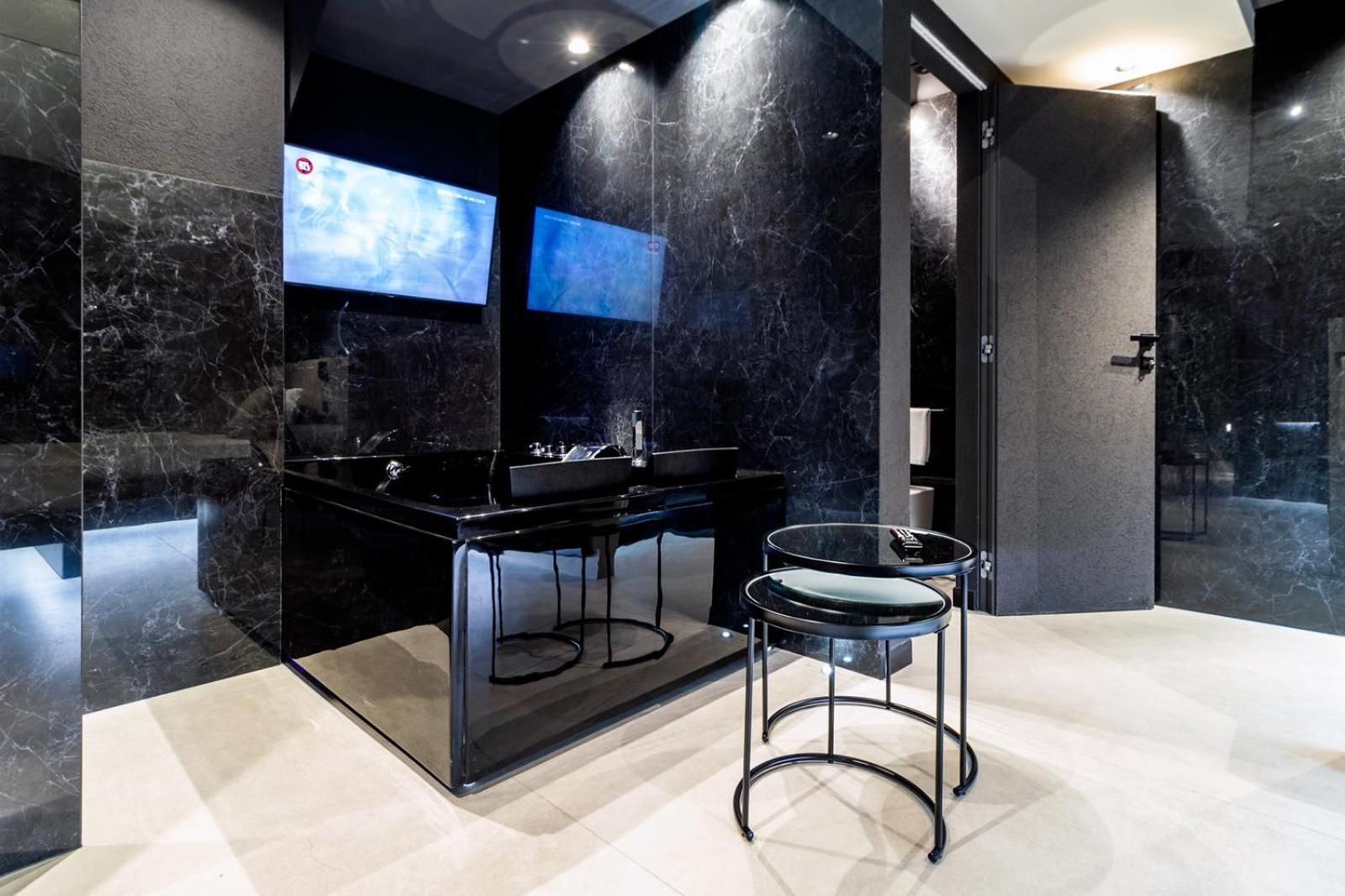 Queen Room with Spa Bath