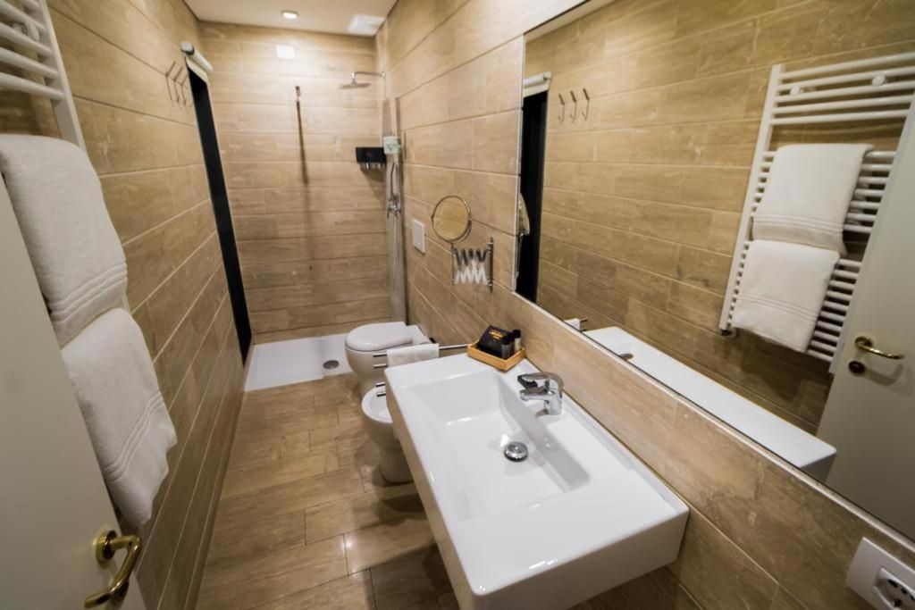Queen Suite with Spa Bath