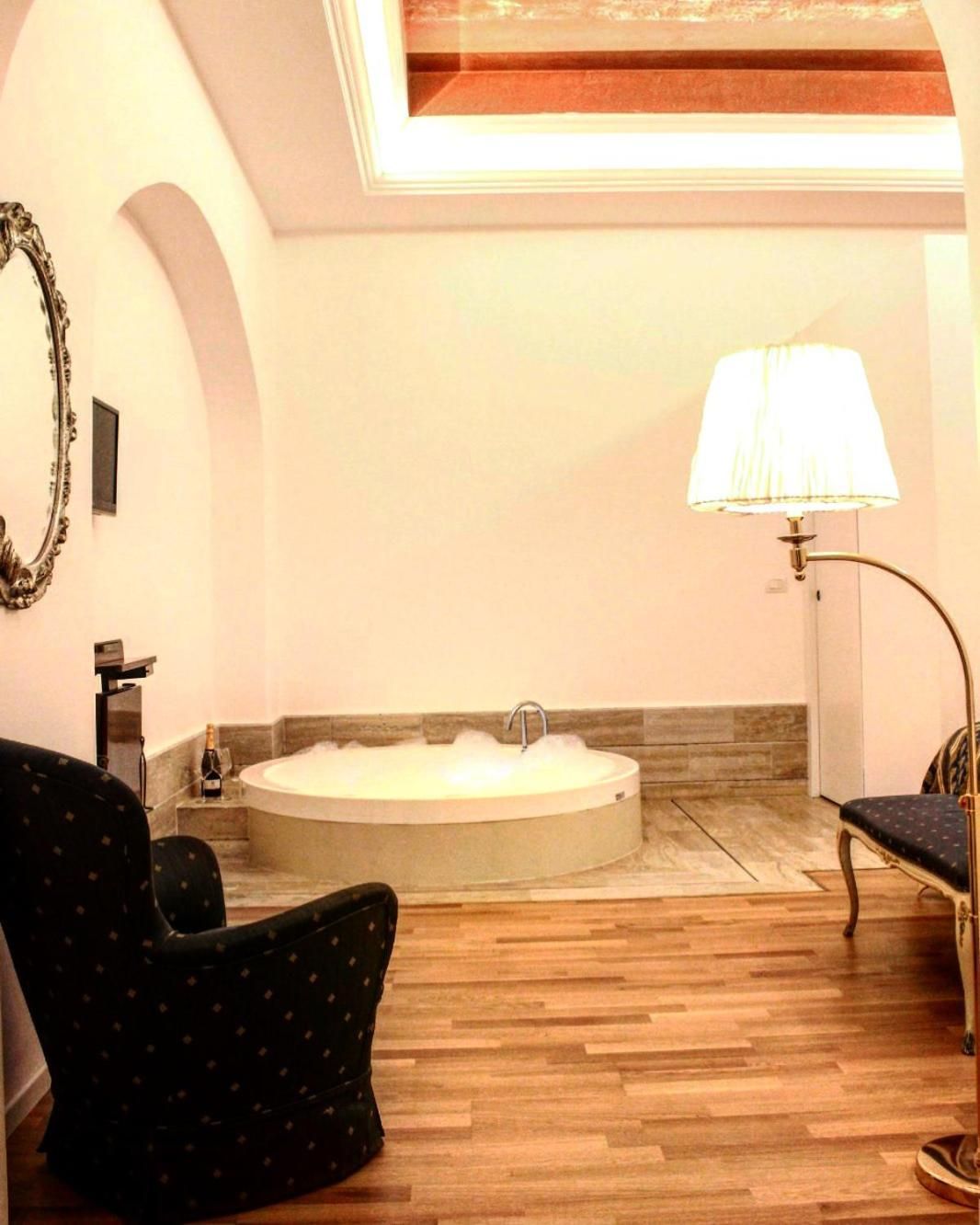 Queen Suite with Spa Bath