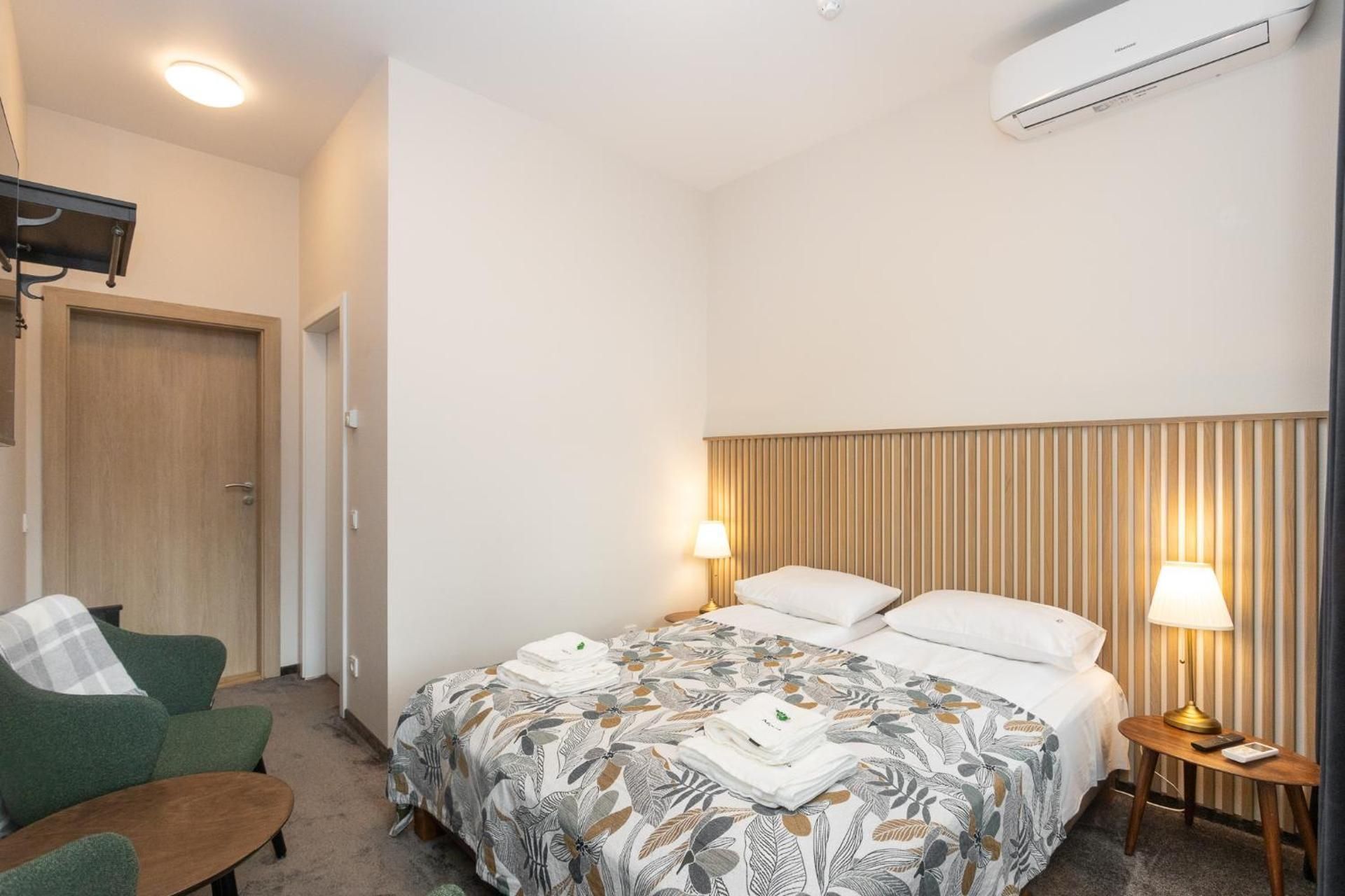 Double or Twin Room with Shower