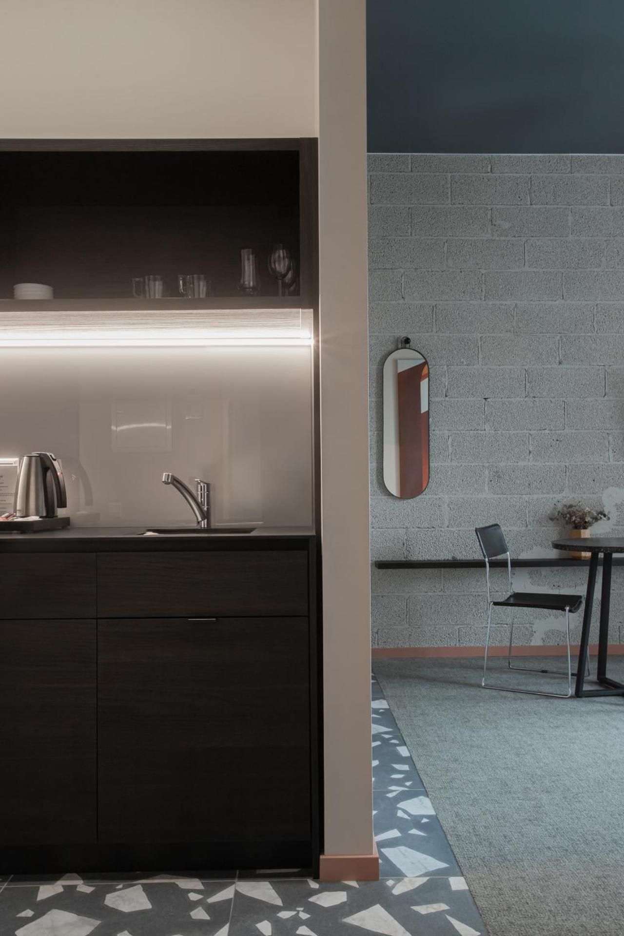 Resume apartments One-Bedroom Apartment with City View 3