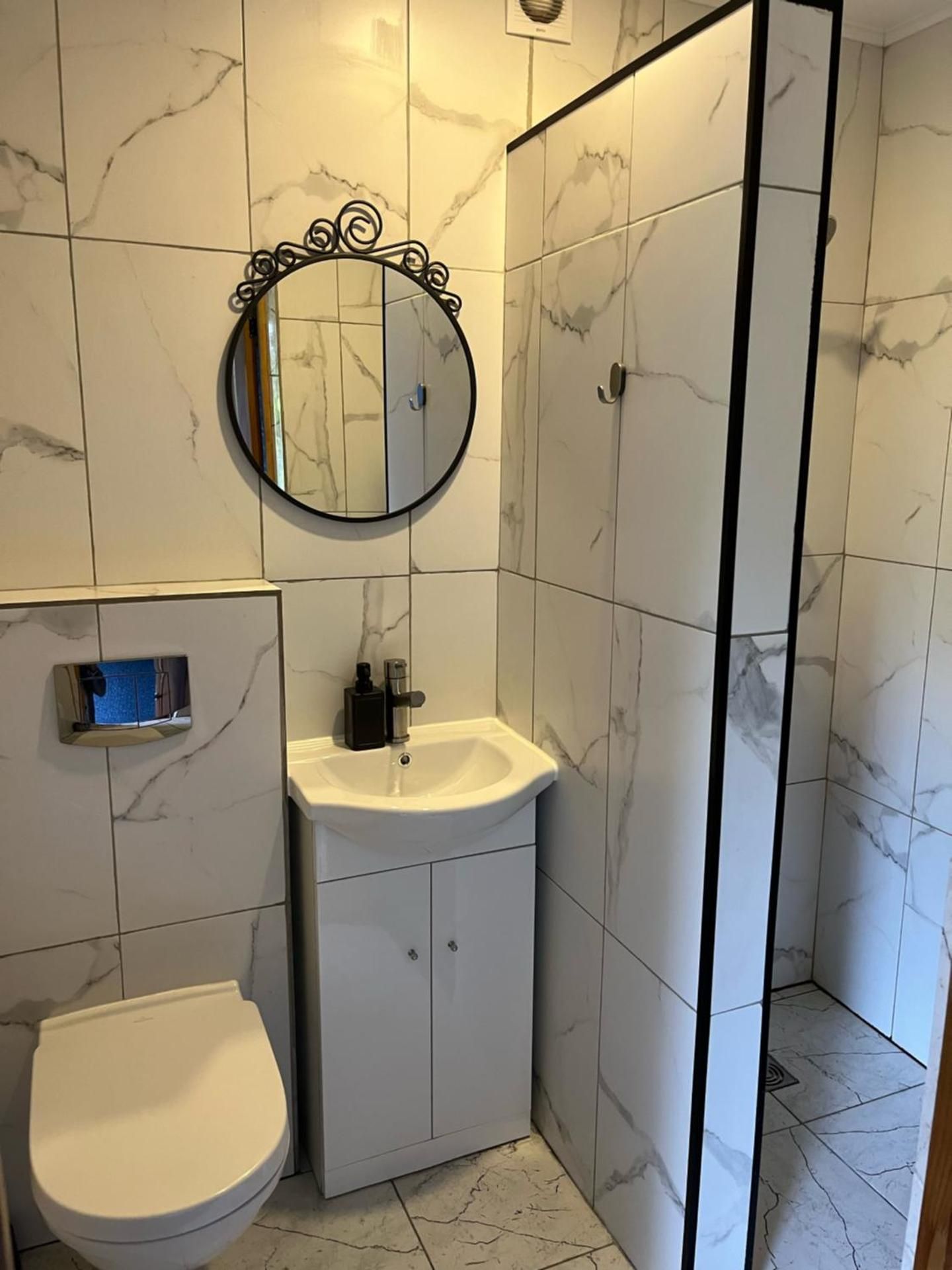 Economy Twin Room – Happy Ending