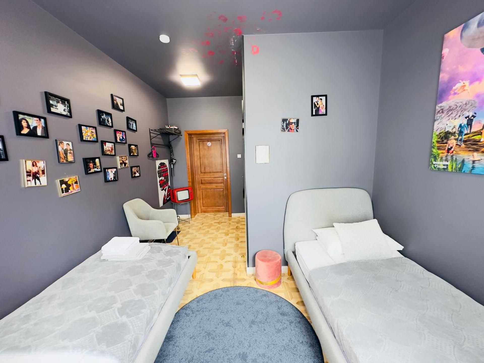 Standard Twin Room – Back To The Future