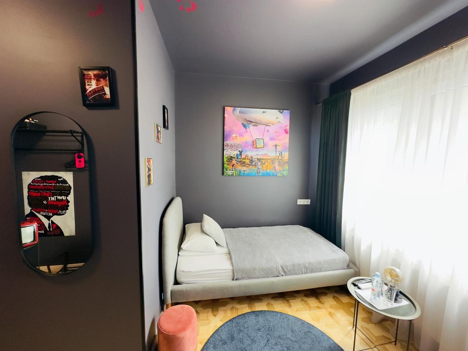 Standard Twin Room – Back To The Future