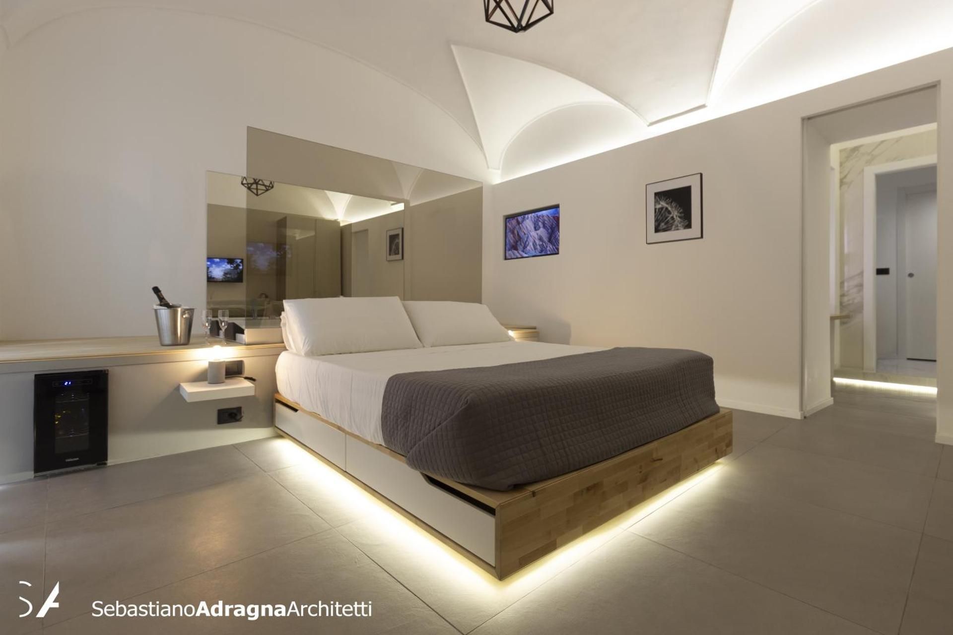 Deluxe Suite with Spa Bath