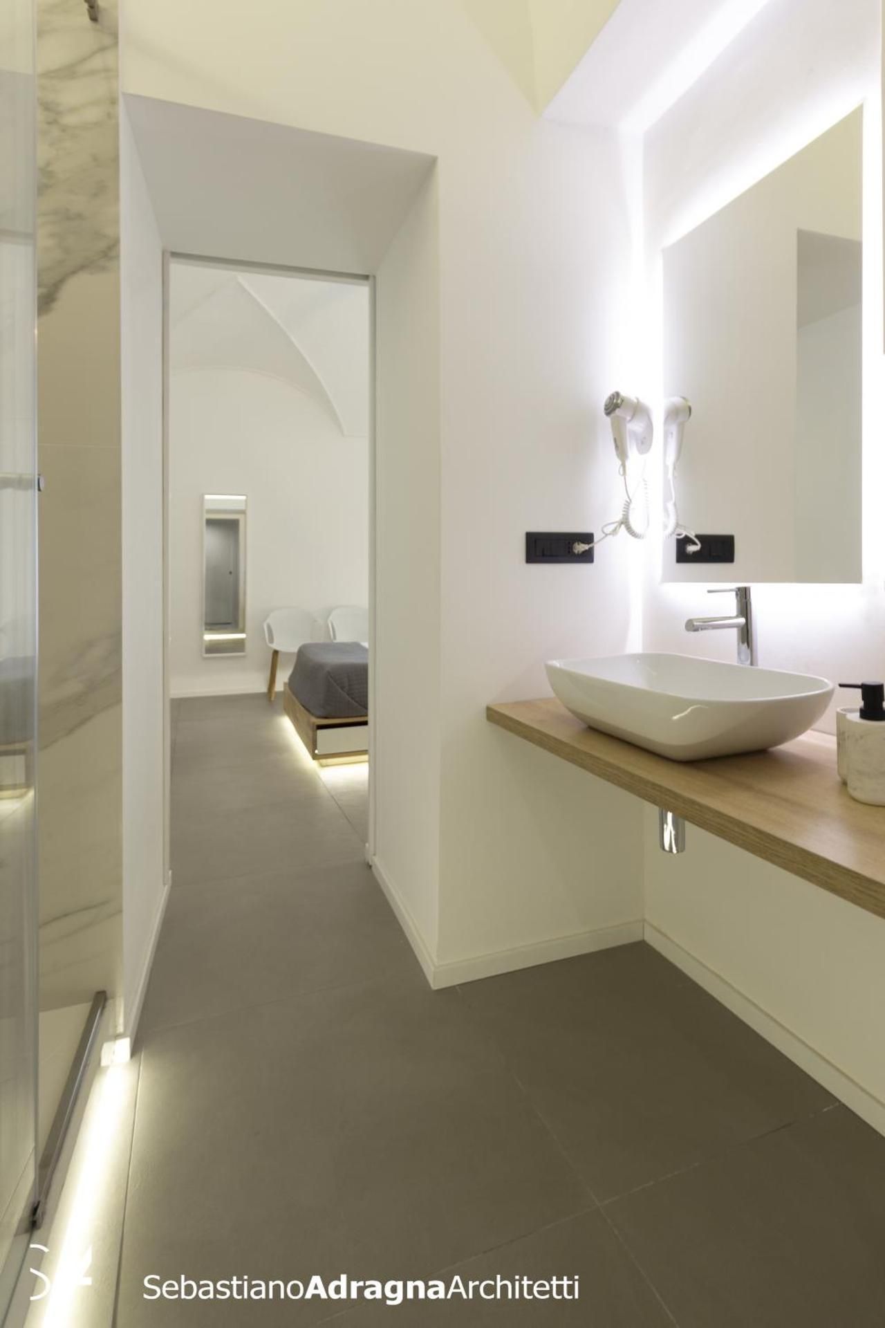 Deluxe Suite with Spa Bath