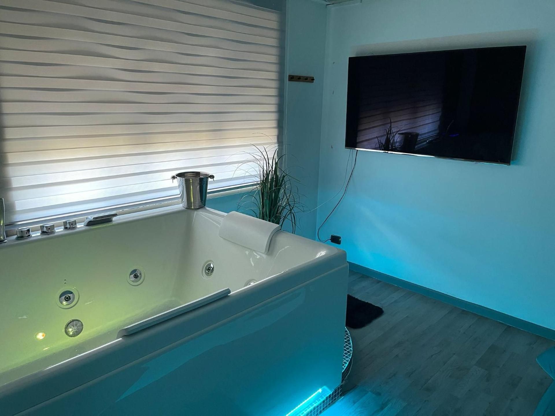 Deluxe Suite with Spa Bath