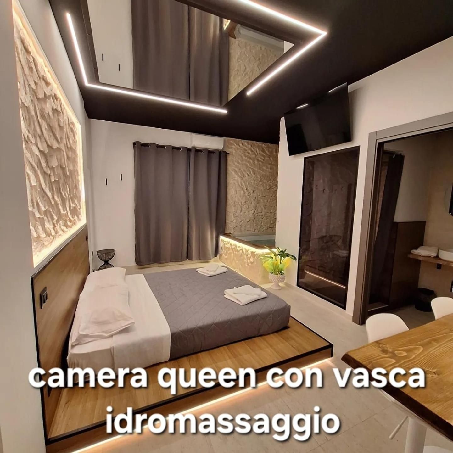 Queen Room with Spa Bath