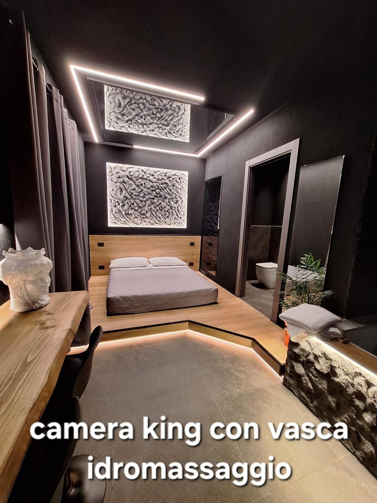 King Room with Spa Bath