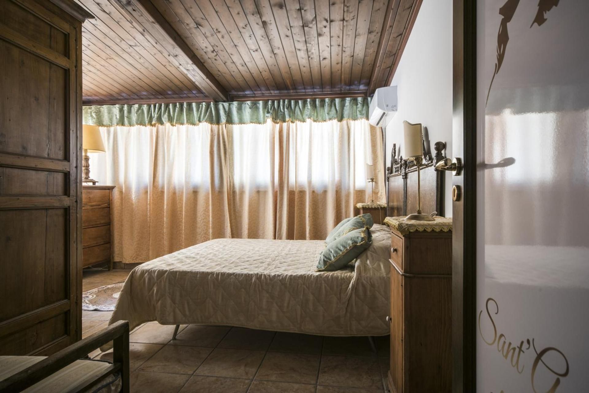 Queen Room