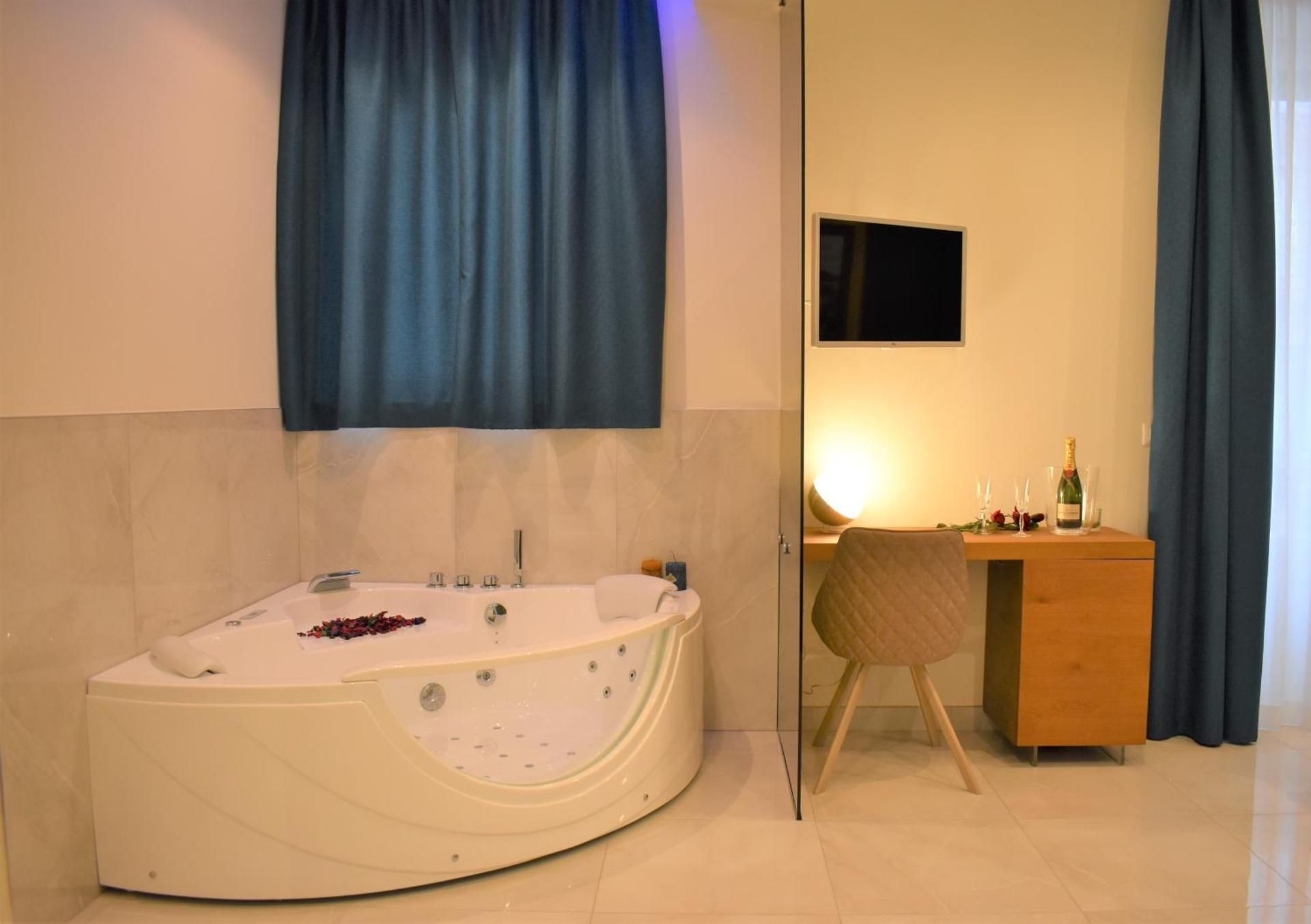 Double Room with Spa Bath