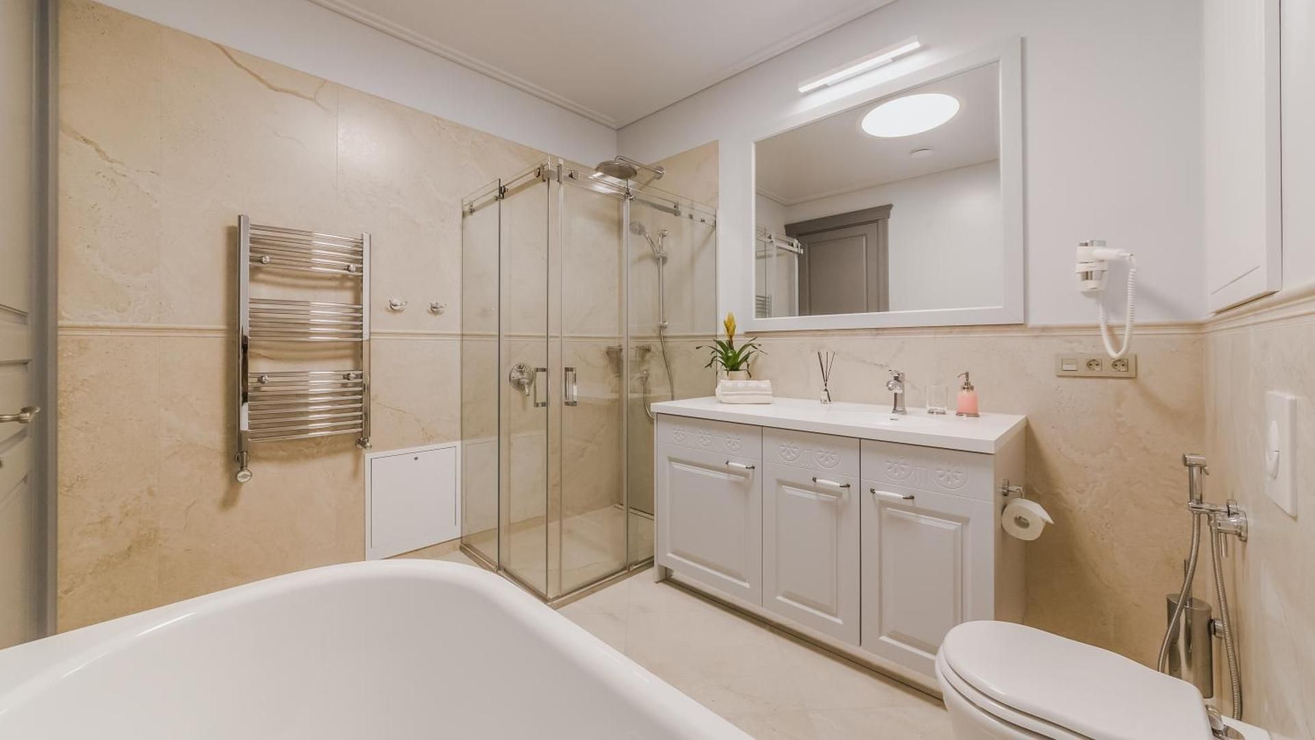 DELUXE APARTMENT