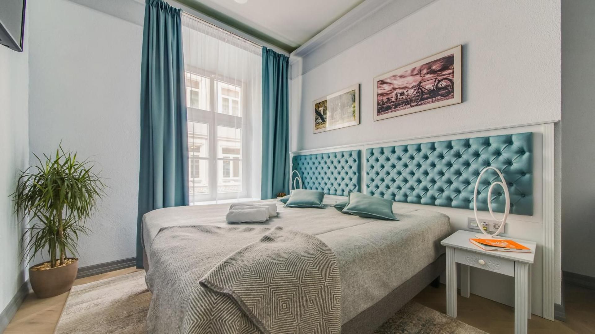 DELUXE APARTMENT