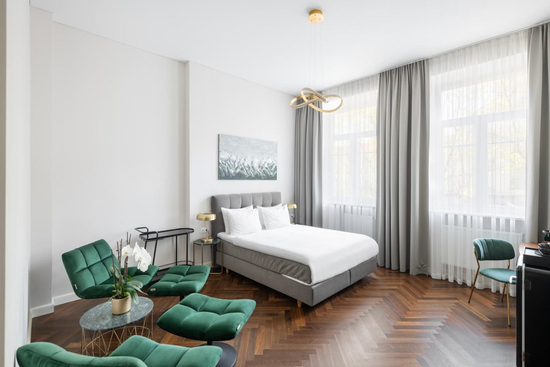Deluxe Queen Room