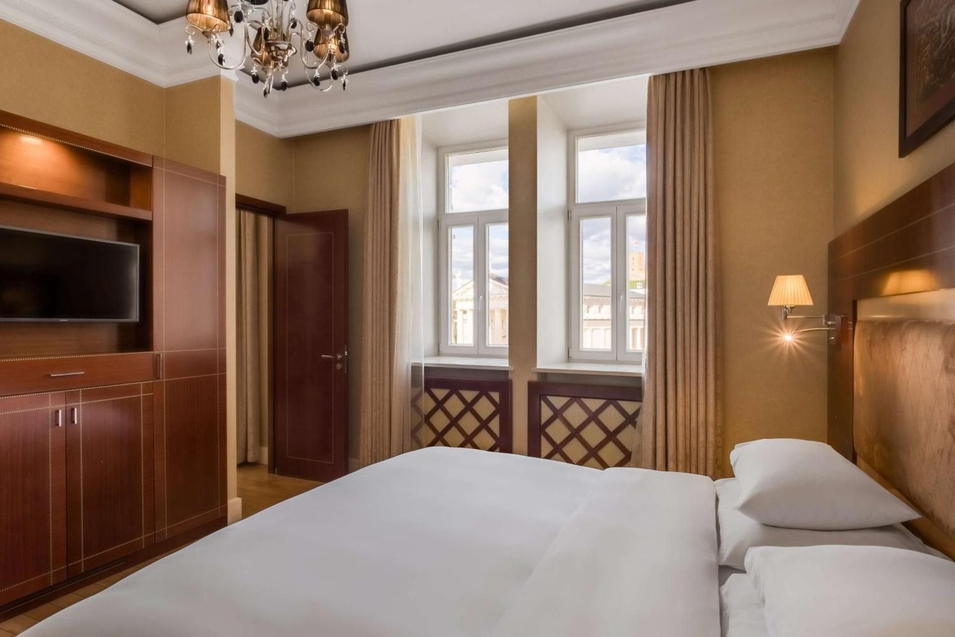 KING ONE BEDROOM SUITE