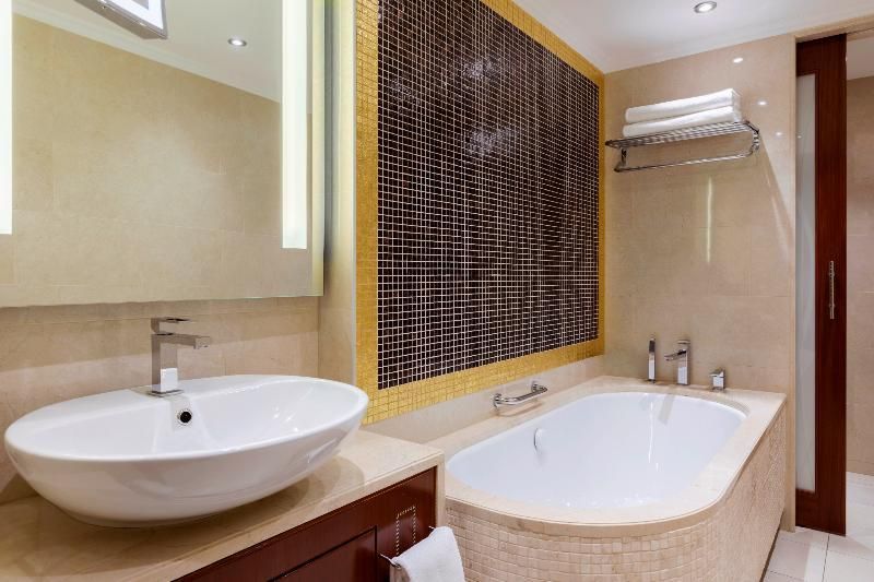 King Cupola Suite