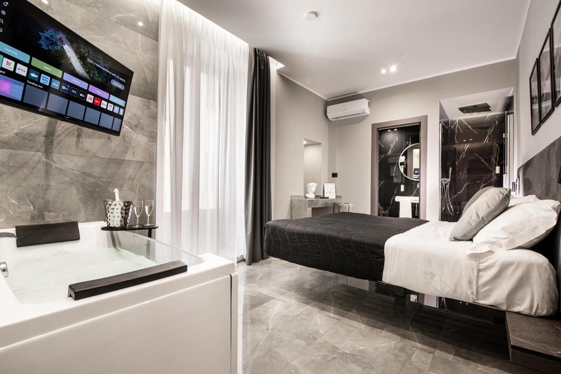 Queen Room with Spa Bath