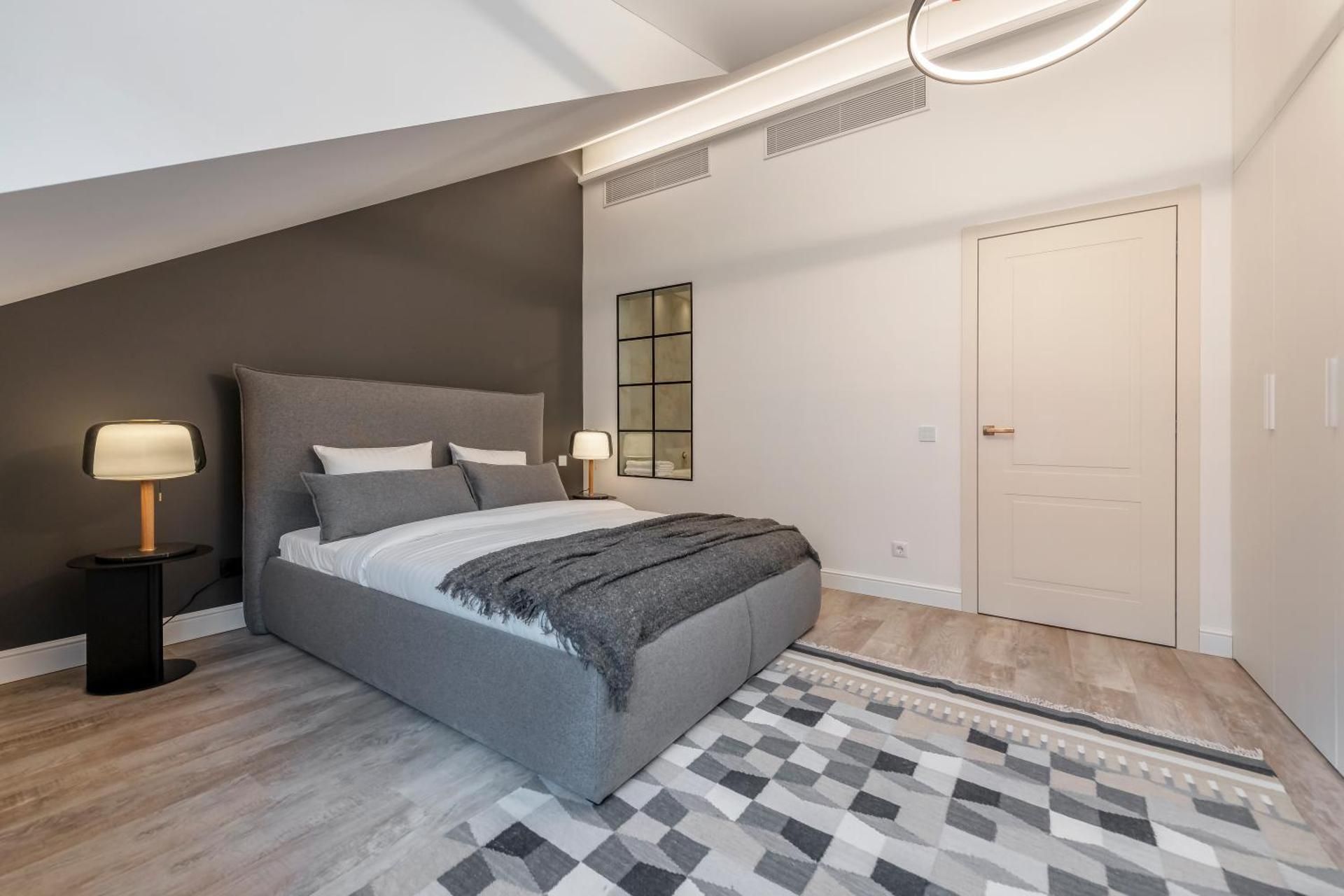 DELUXE APARTMENT