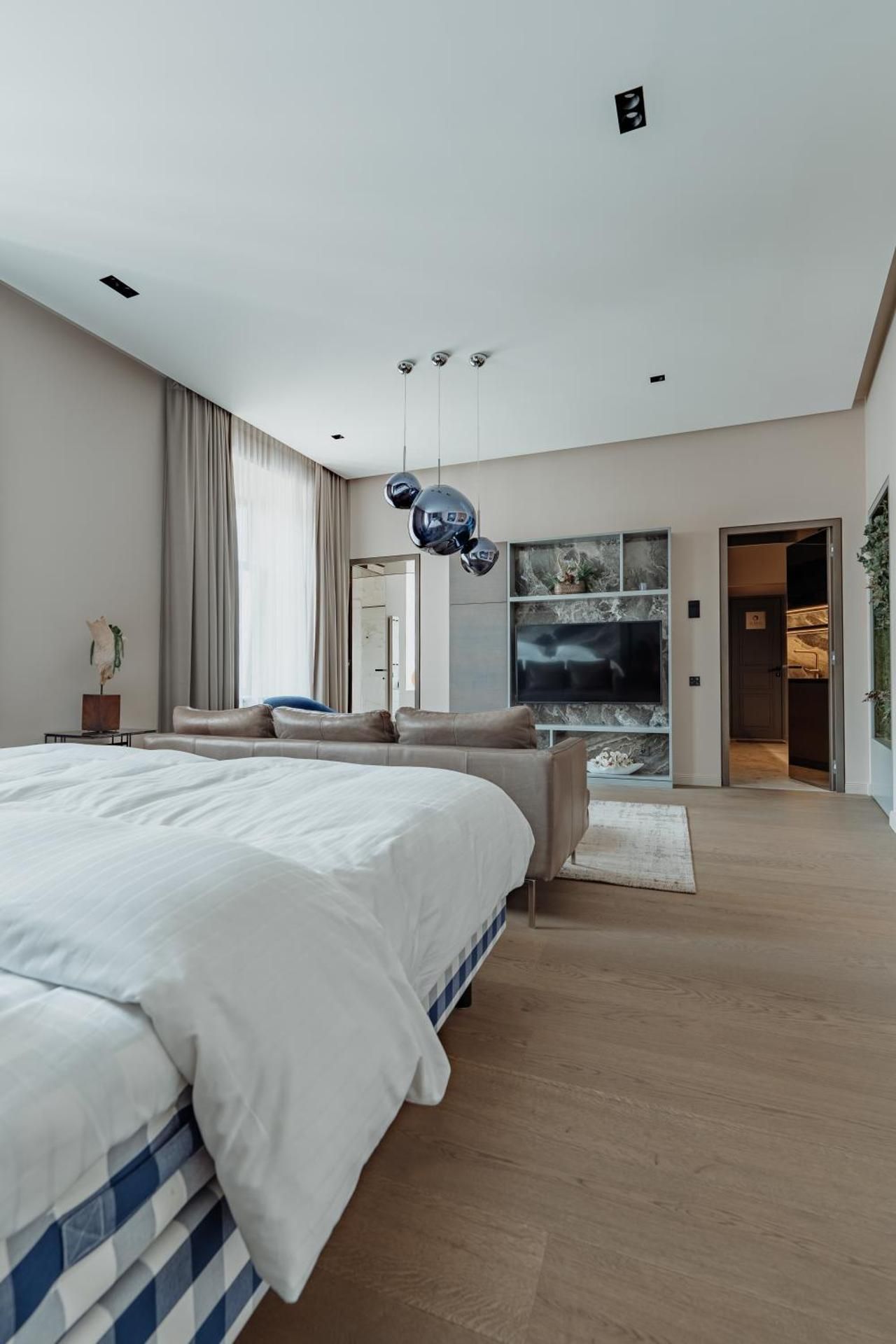 DELUXE APARTMENT