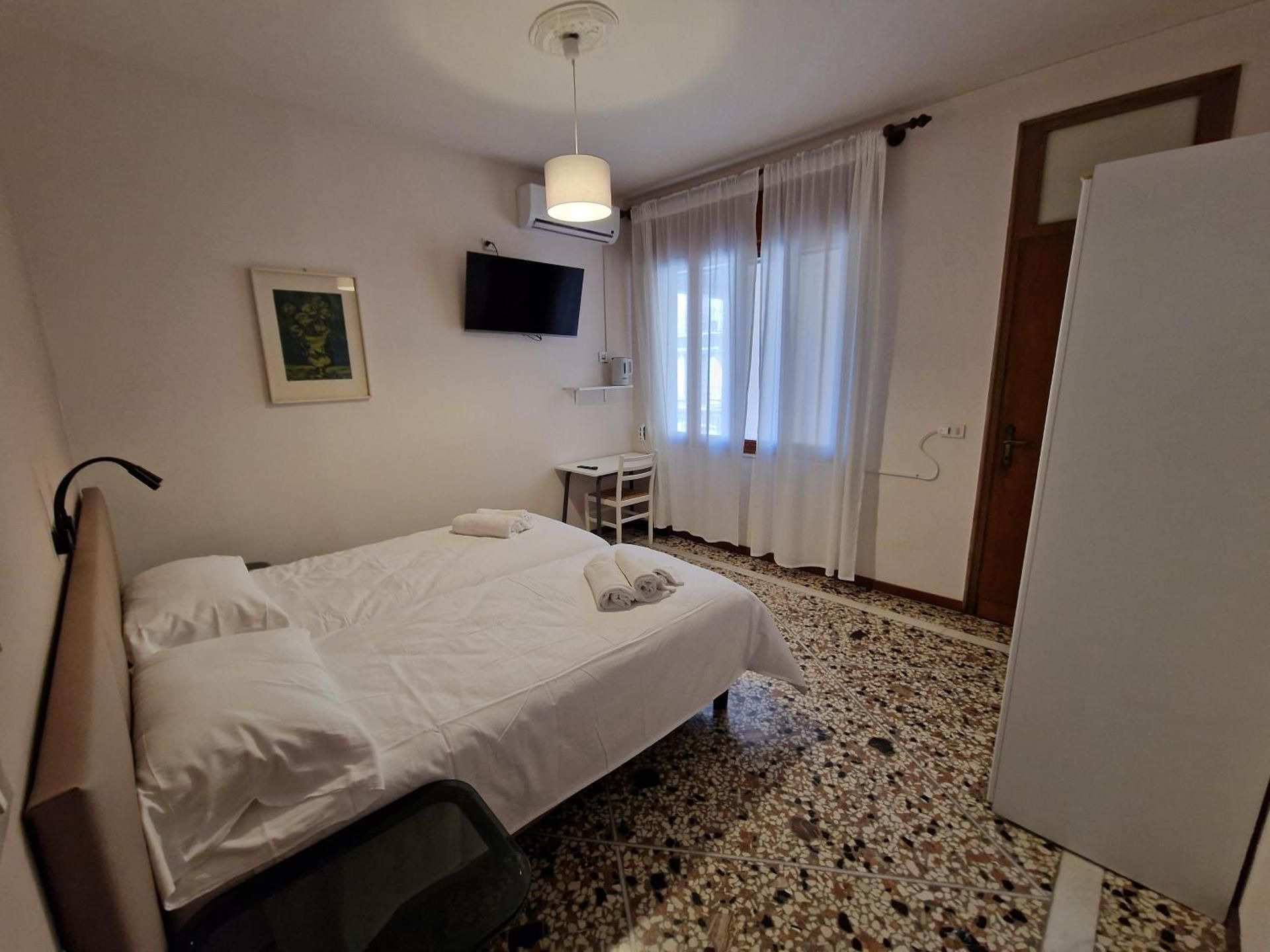 Double or Twin Room with Terrace