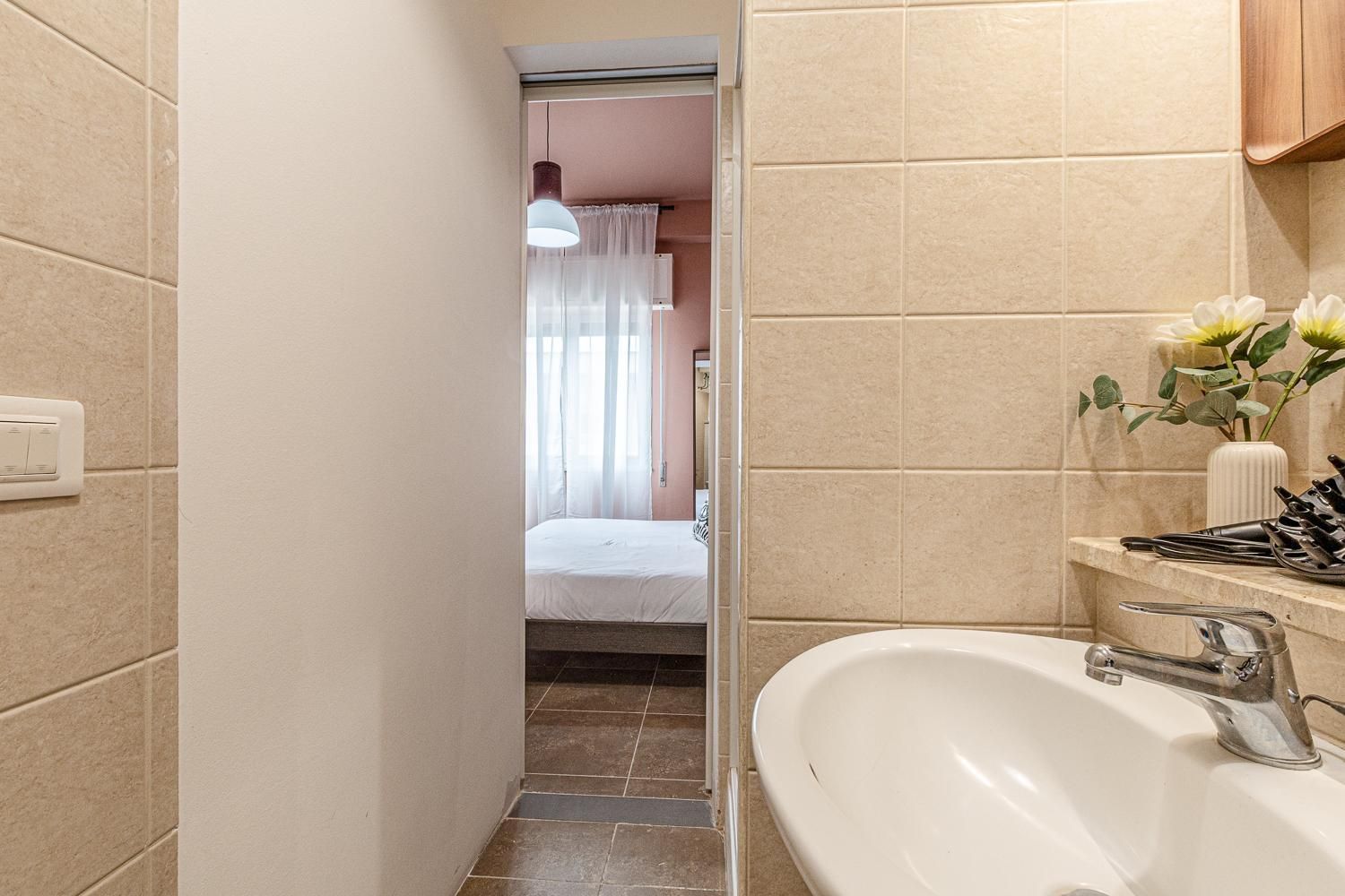 Studio Apartment with One Double Bed