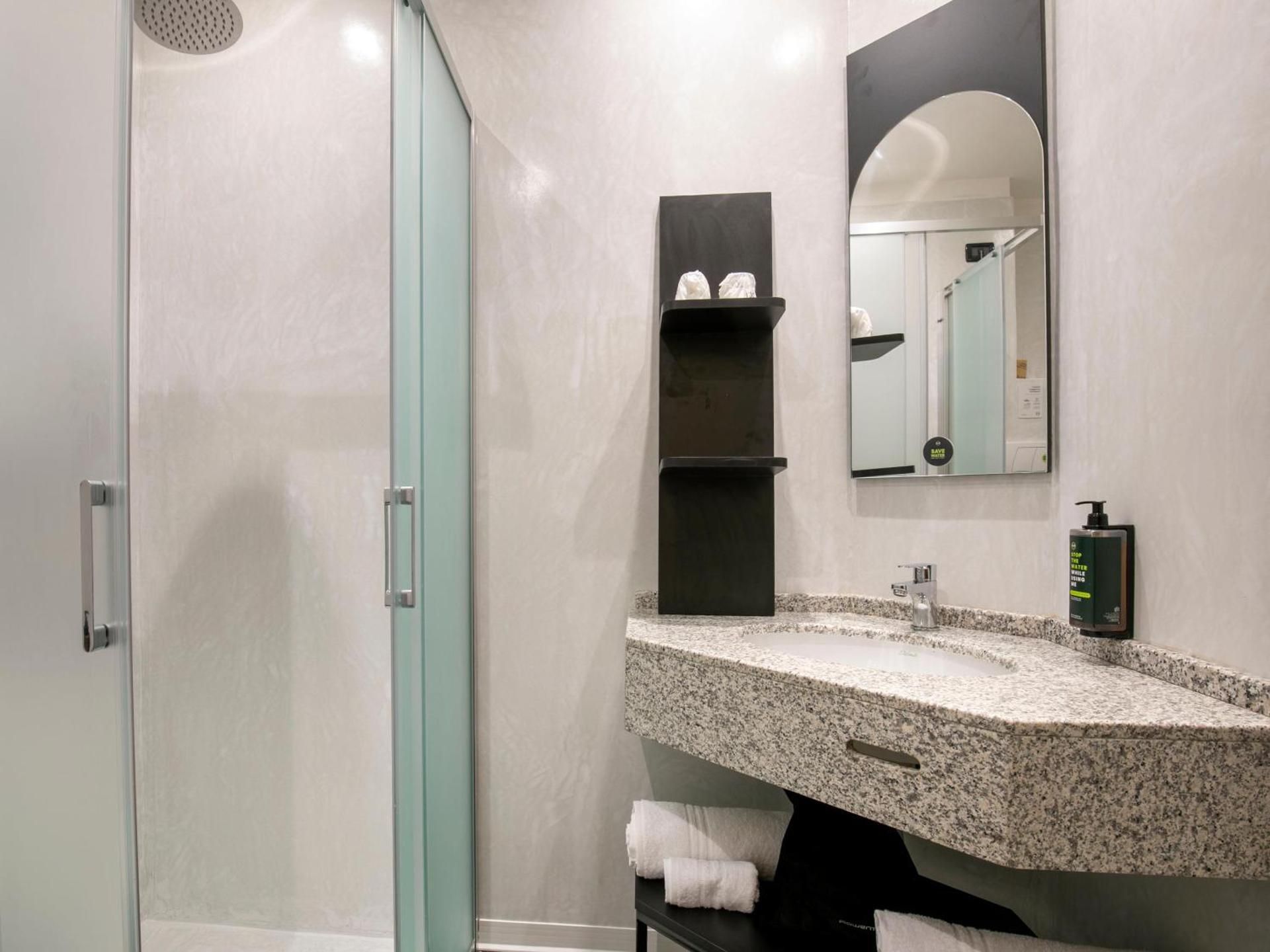 B&B HOTEL Latina Double Room 3