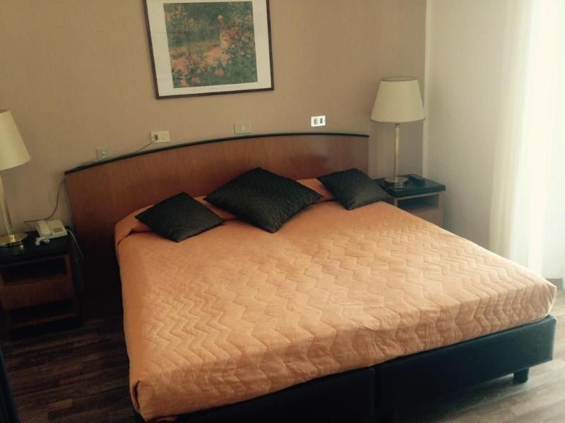Double or Twin Room with Sea View