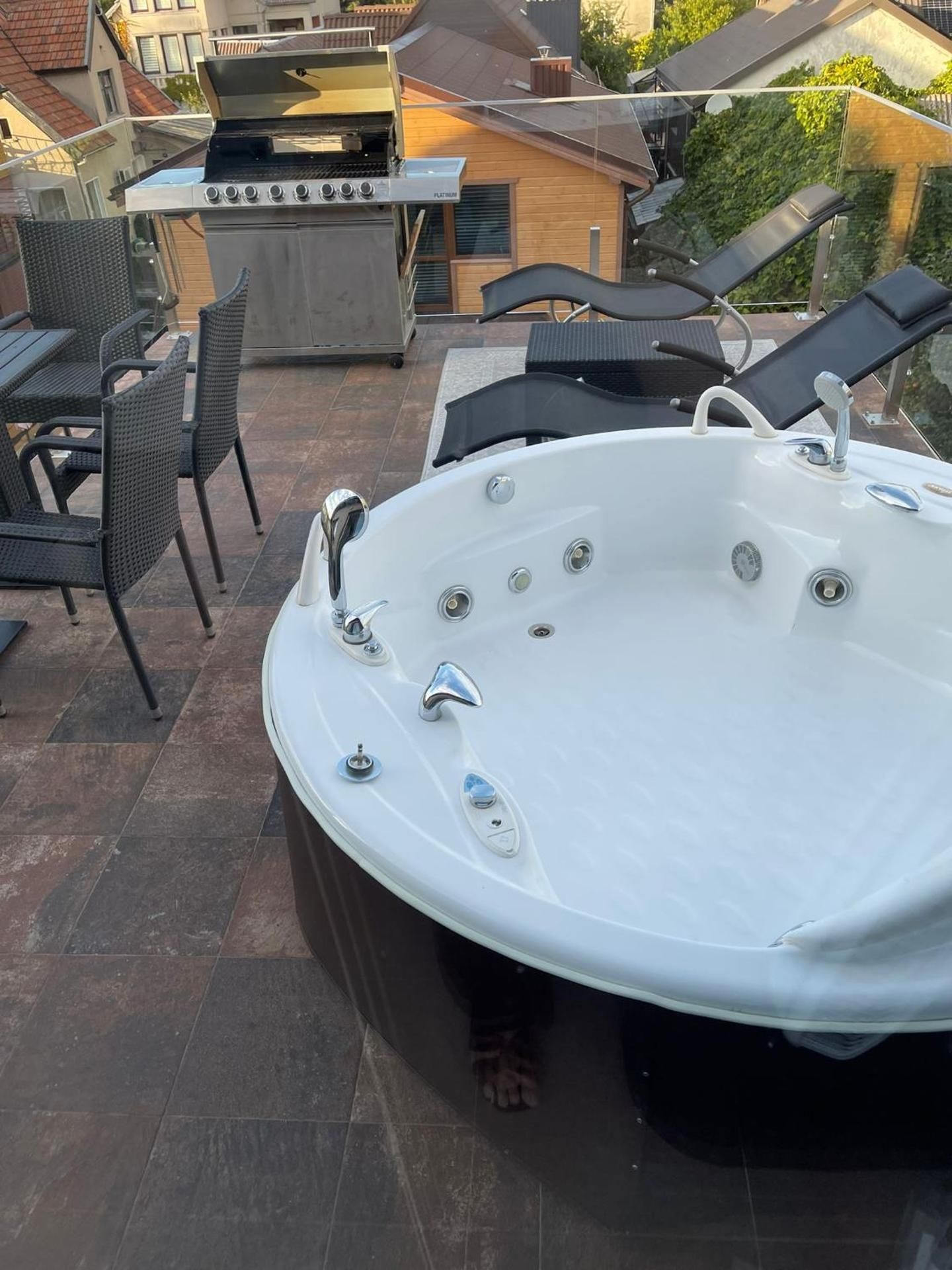 King Suite with Pool View