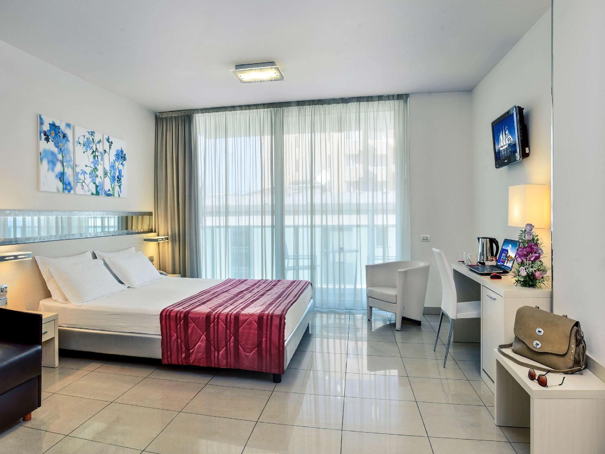 Superior Room with twin bed and a pleasant balcony with side sea view