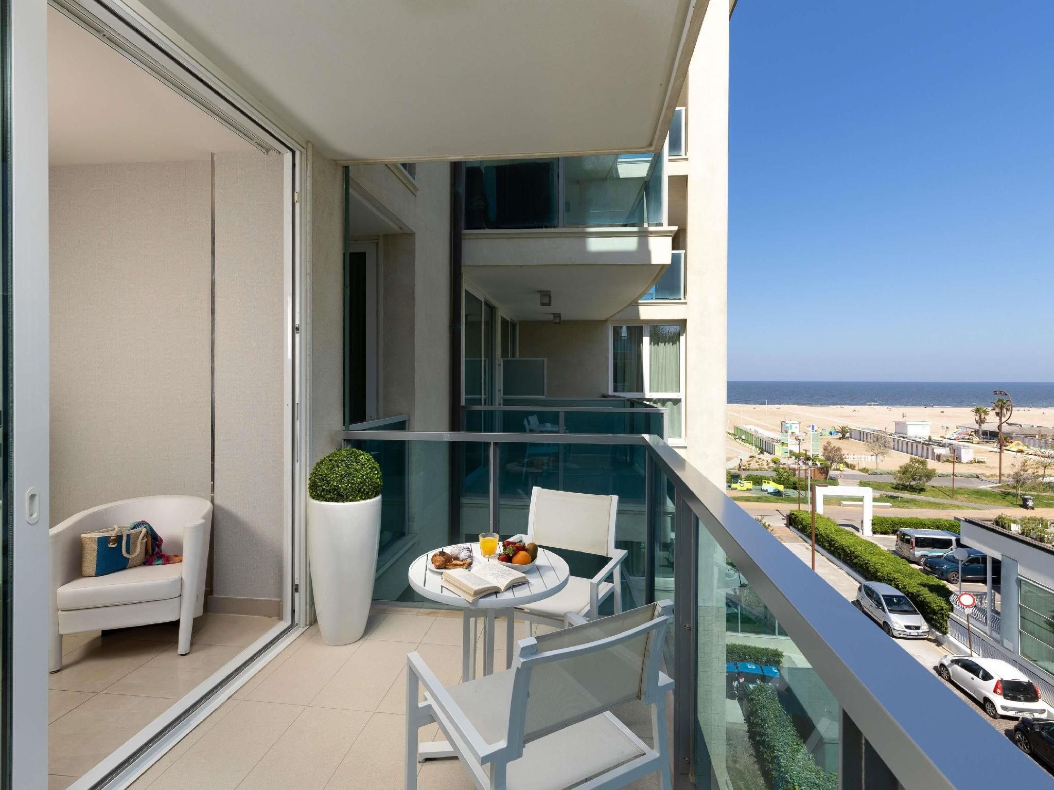 Superior Room with twin bed and a pleasant balcony with side sea view