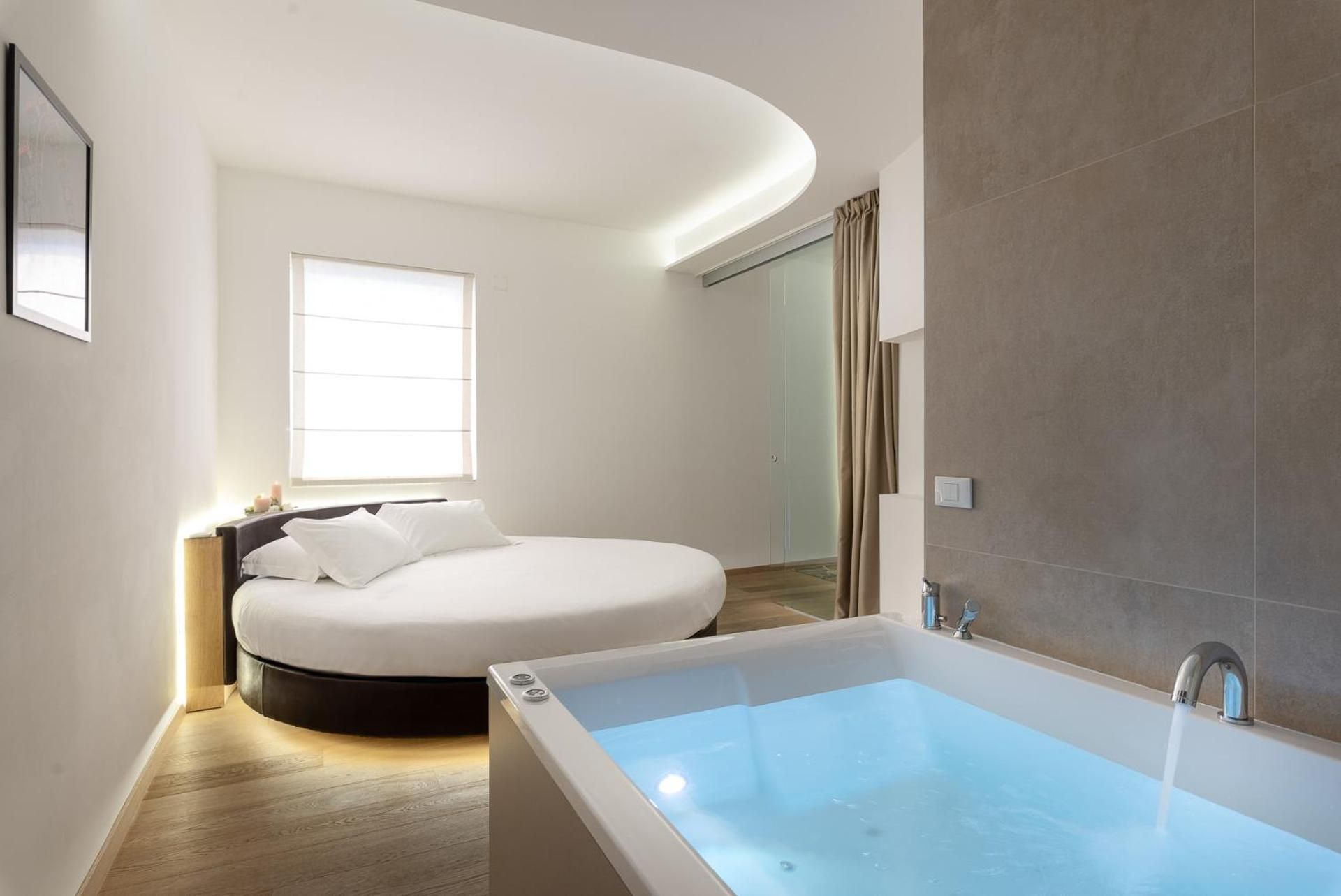 Suite with Hot Tub