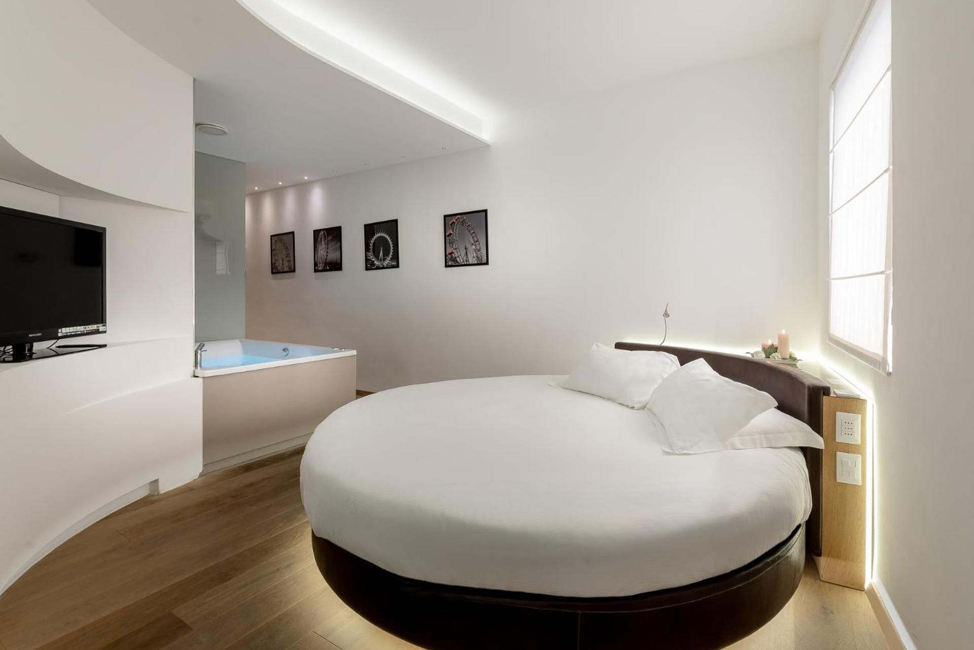 Suite with Hot Tub