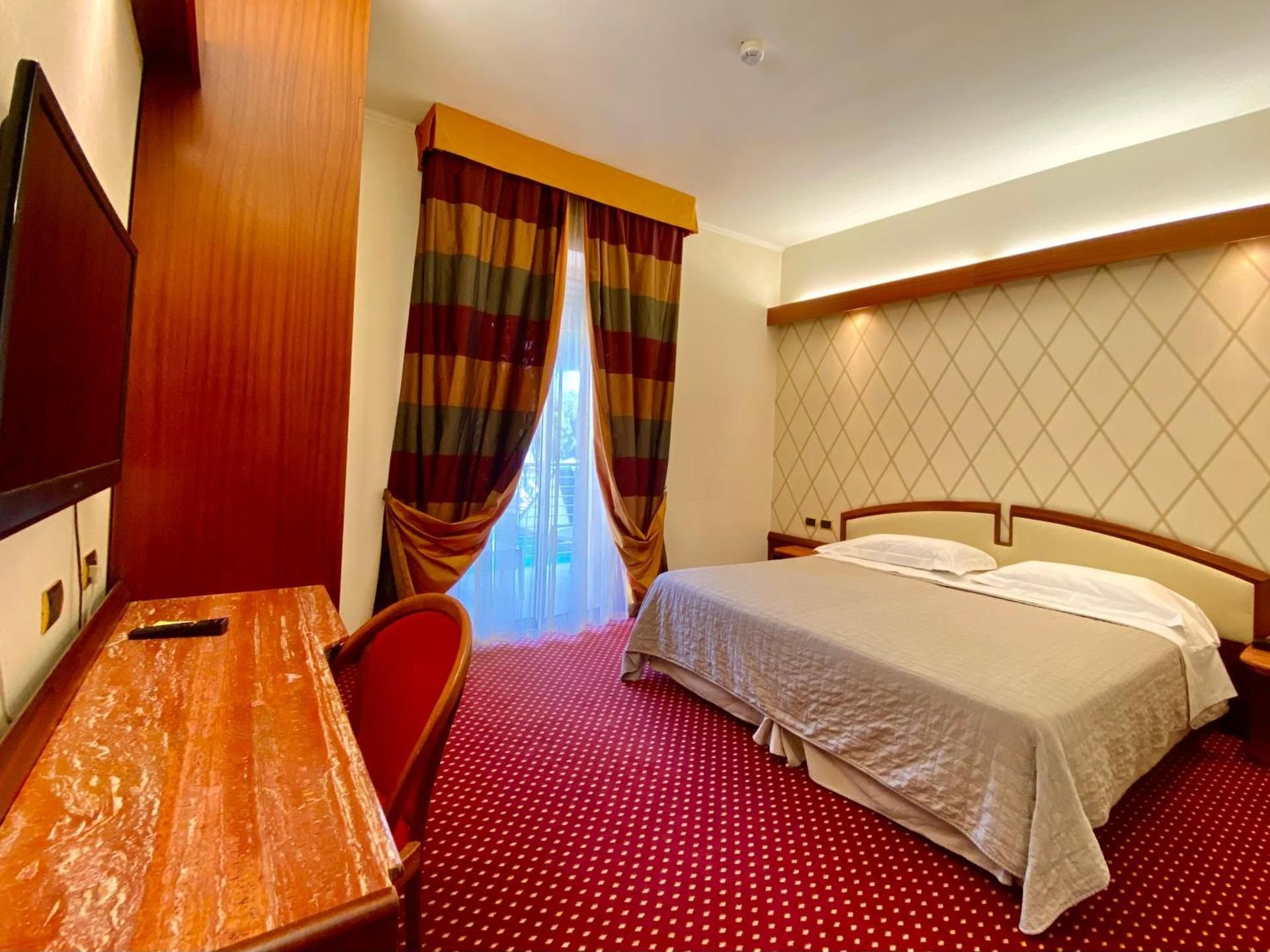 Classic Double Room with Balcony and Free Parking