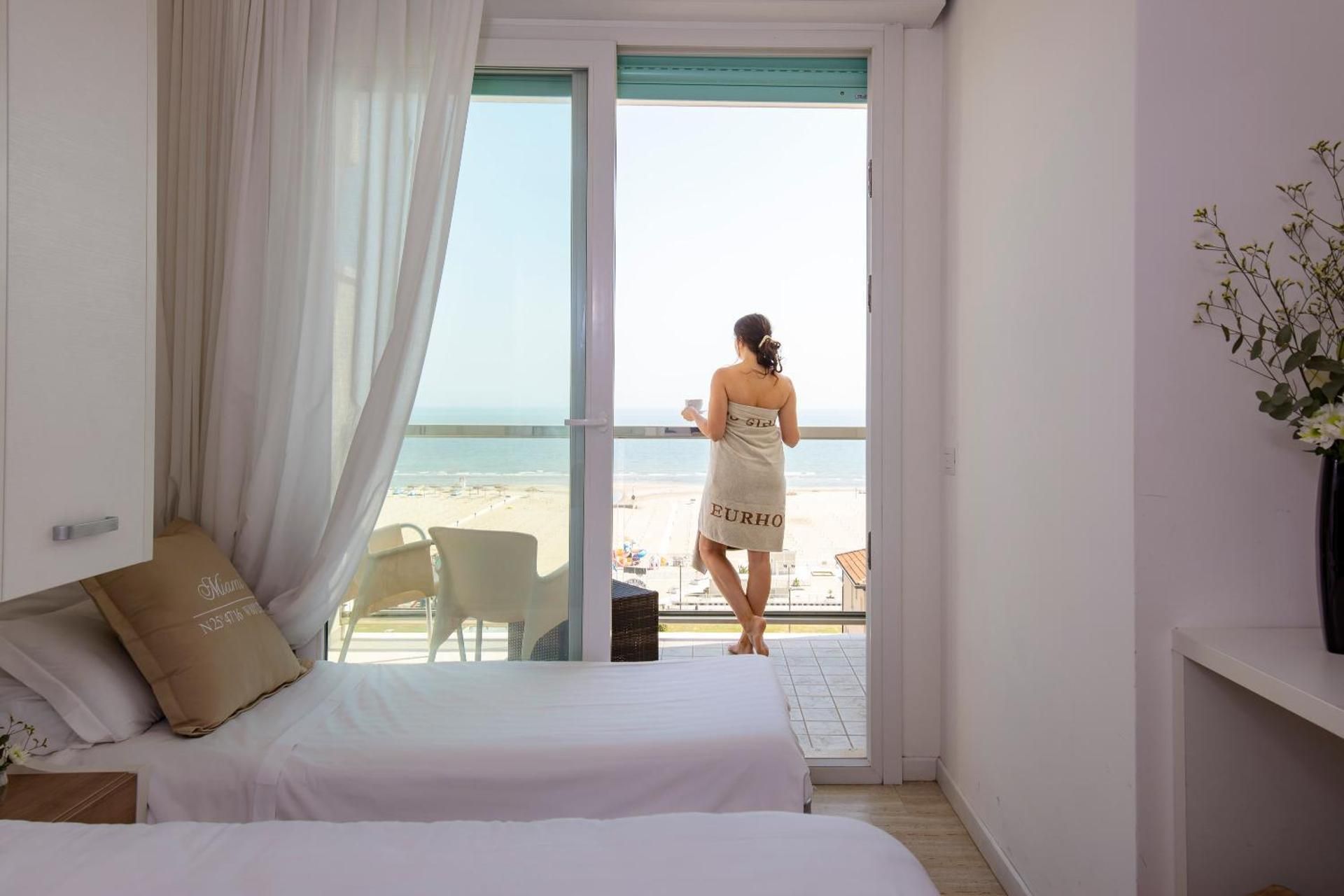 Double or Twin Room with Frontal Sea View