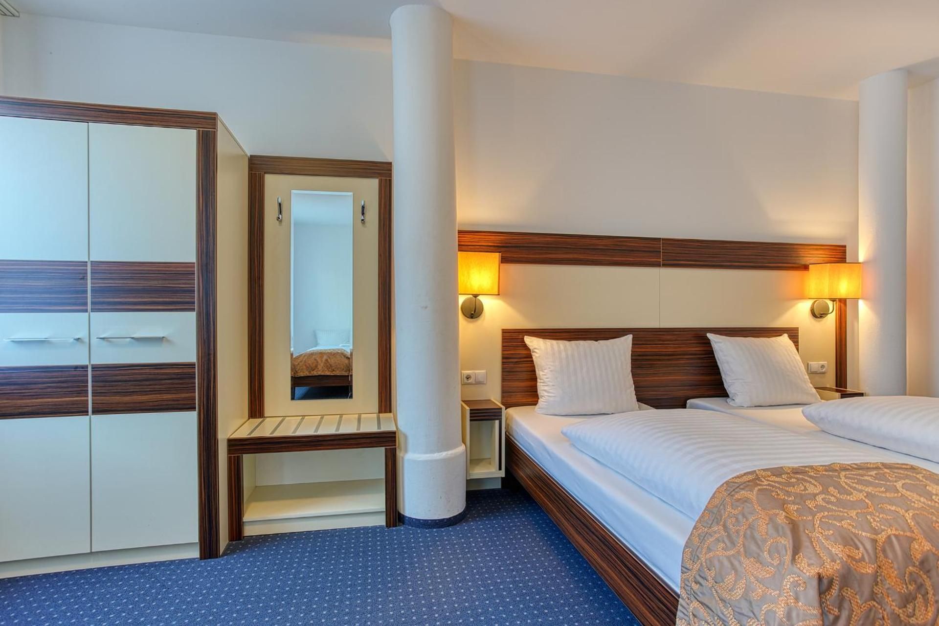 Centro Hotel Braunschweig, Trademark Collection by Wyndham Accessible Family Room 2