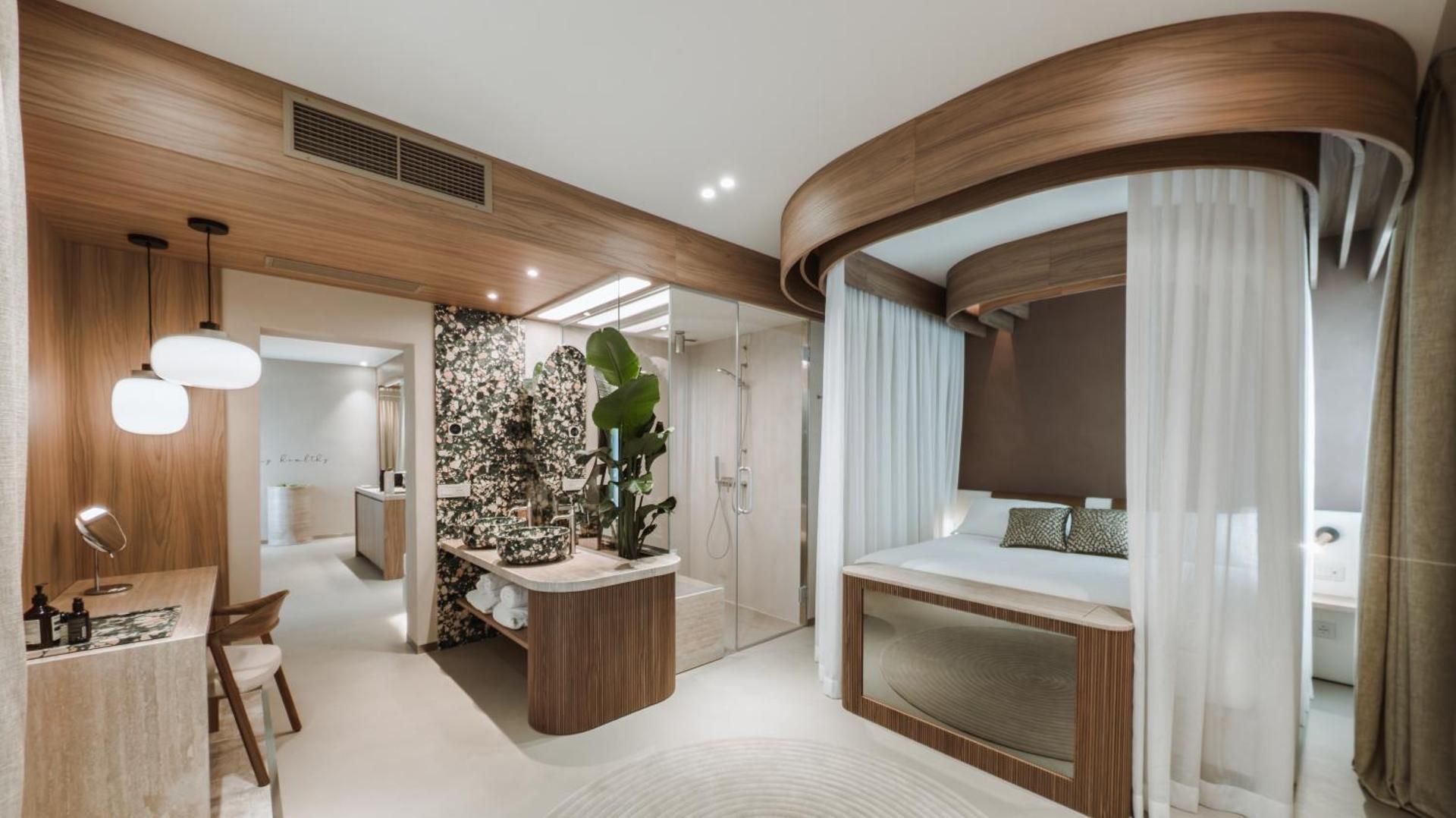Deluxe King Suite