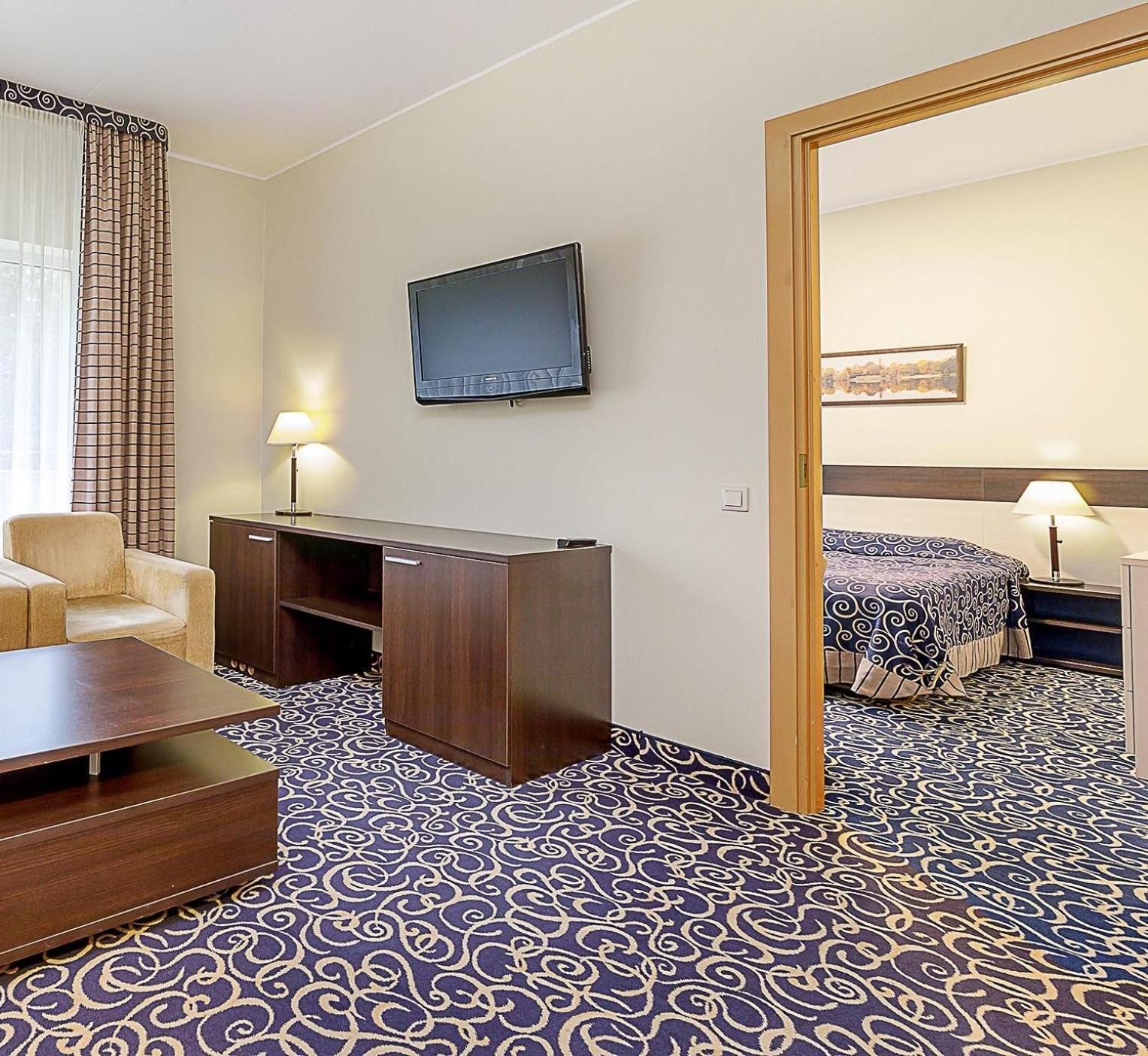Suite with Medical Spa Treatment Program - Maxi
