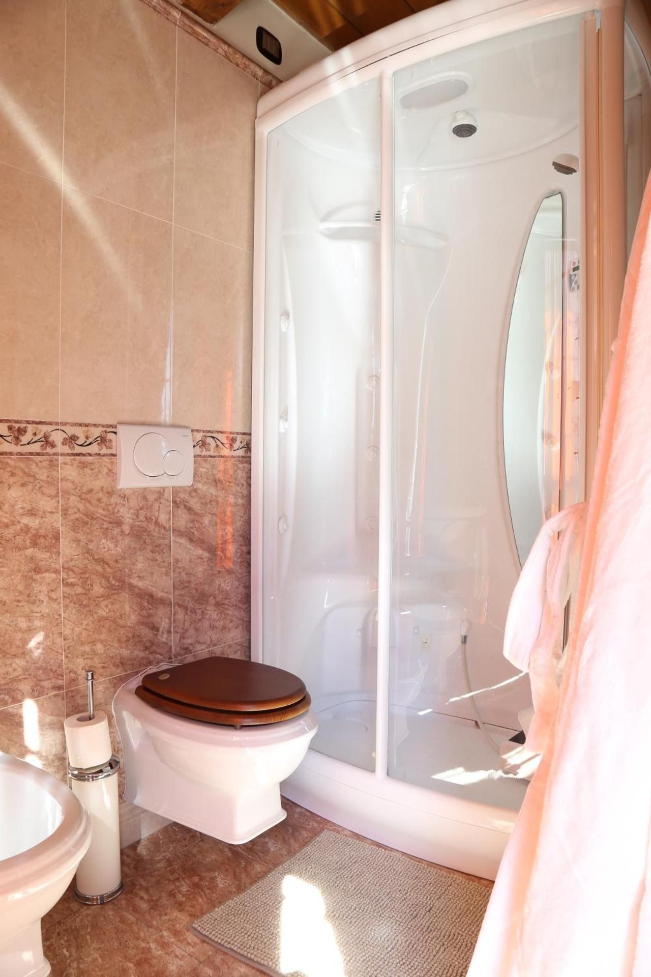 Deluxe Double Room with Shower