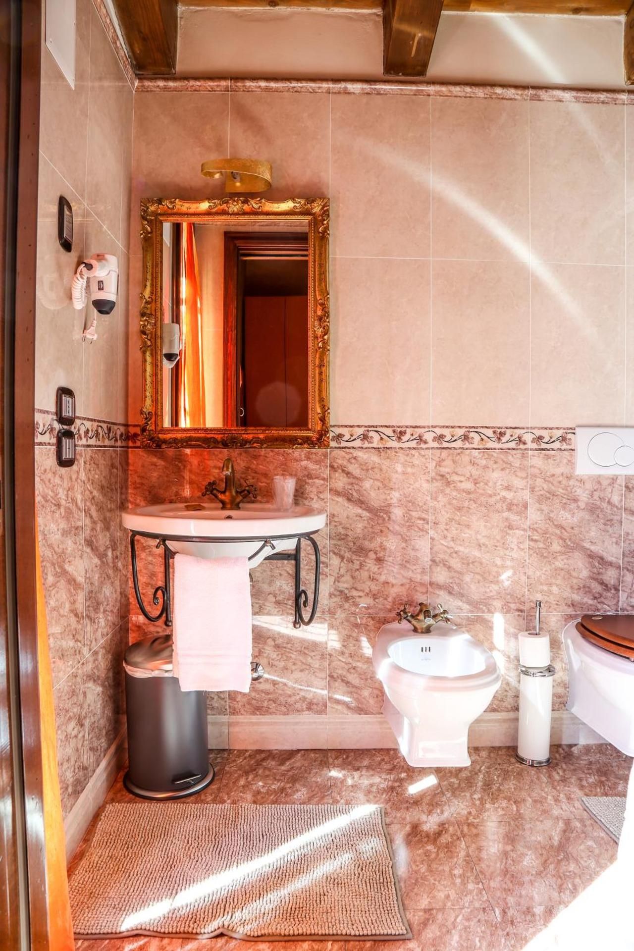 Deluxe Double Room with Shower