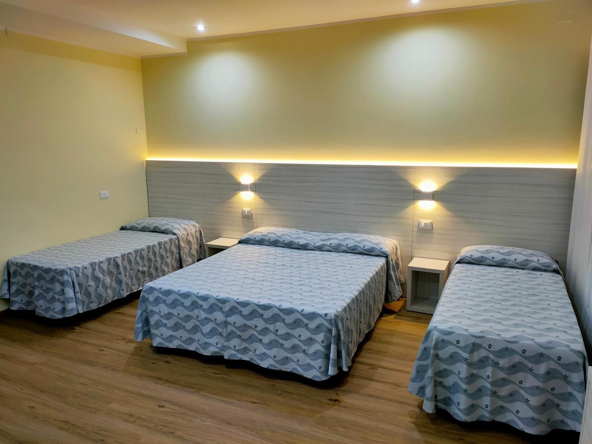 Quintuple Room