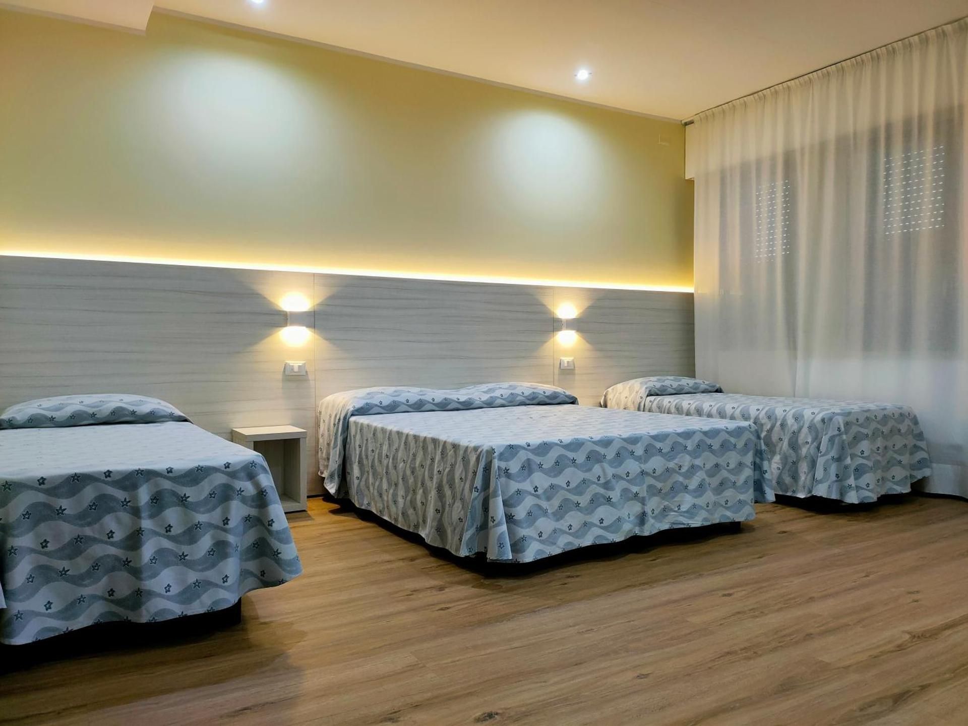 Quintuple Room