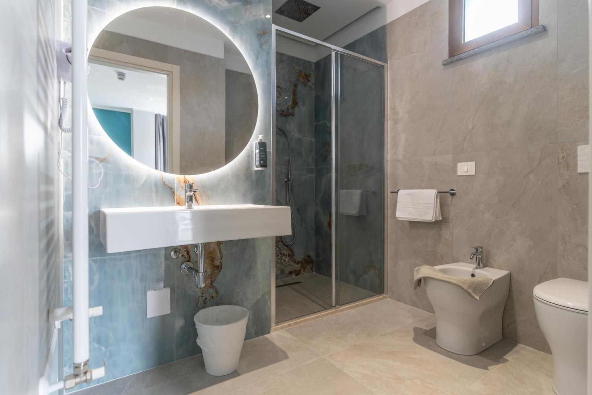 King Room with Spa Bath