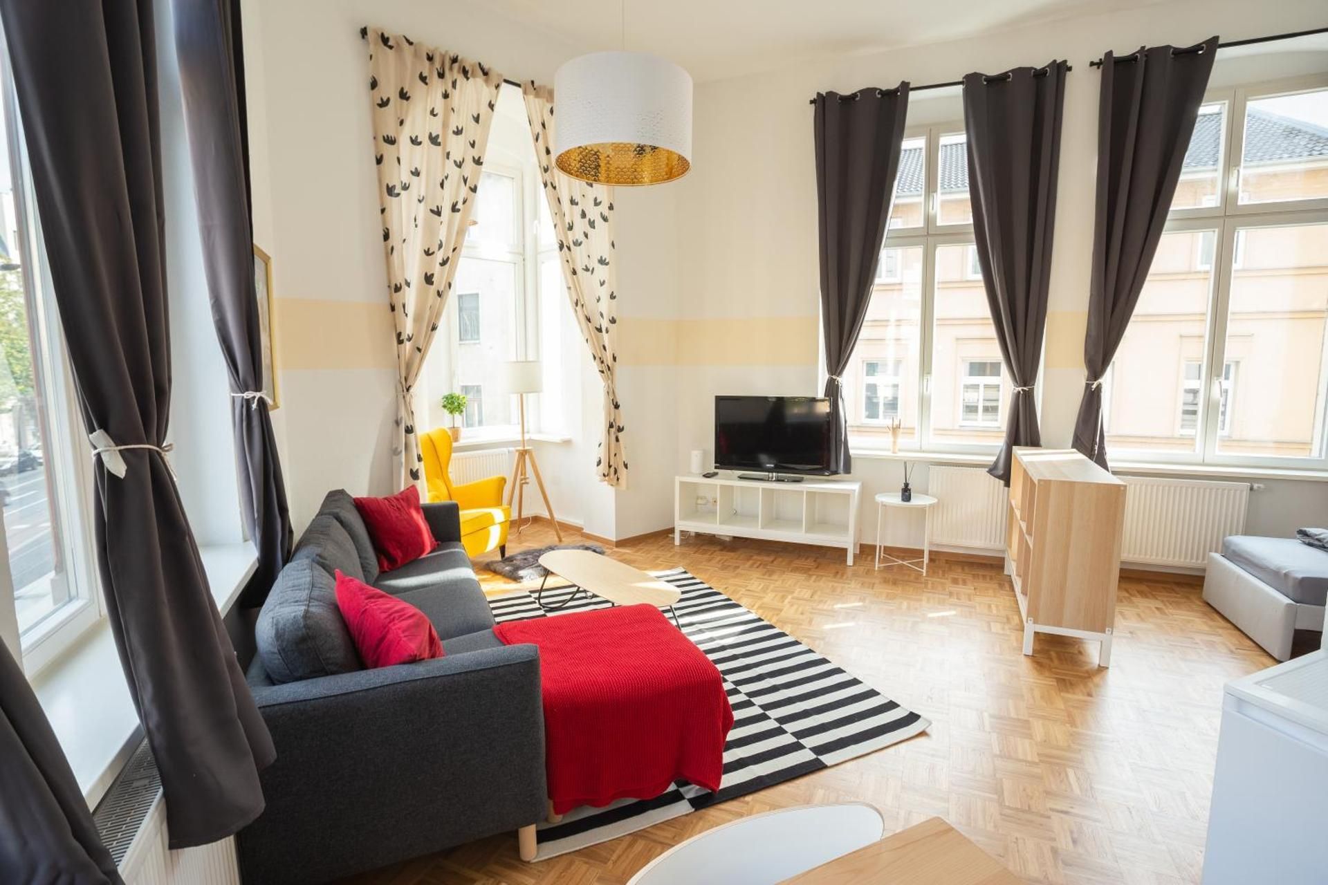 DELUXE APARTMENT