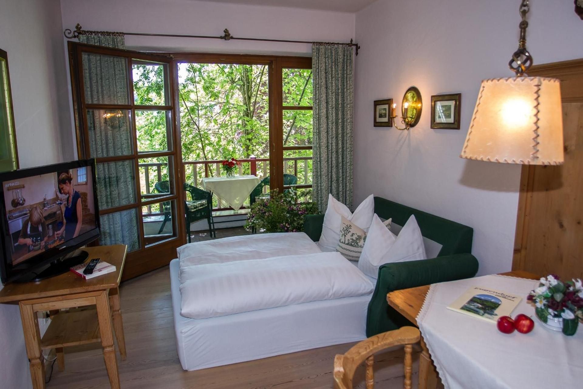 Family Room (2 Adults + 2 Children)