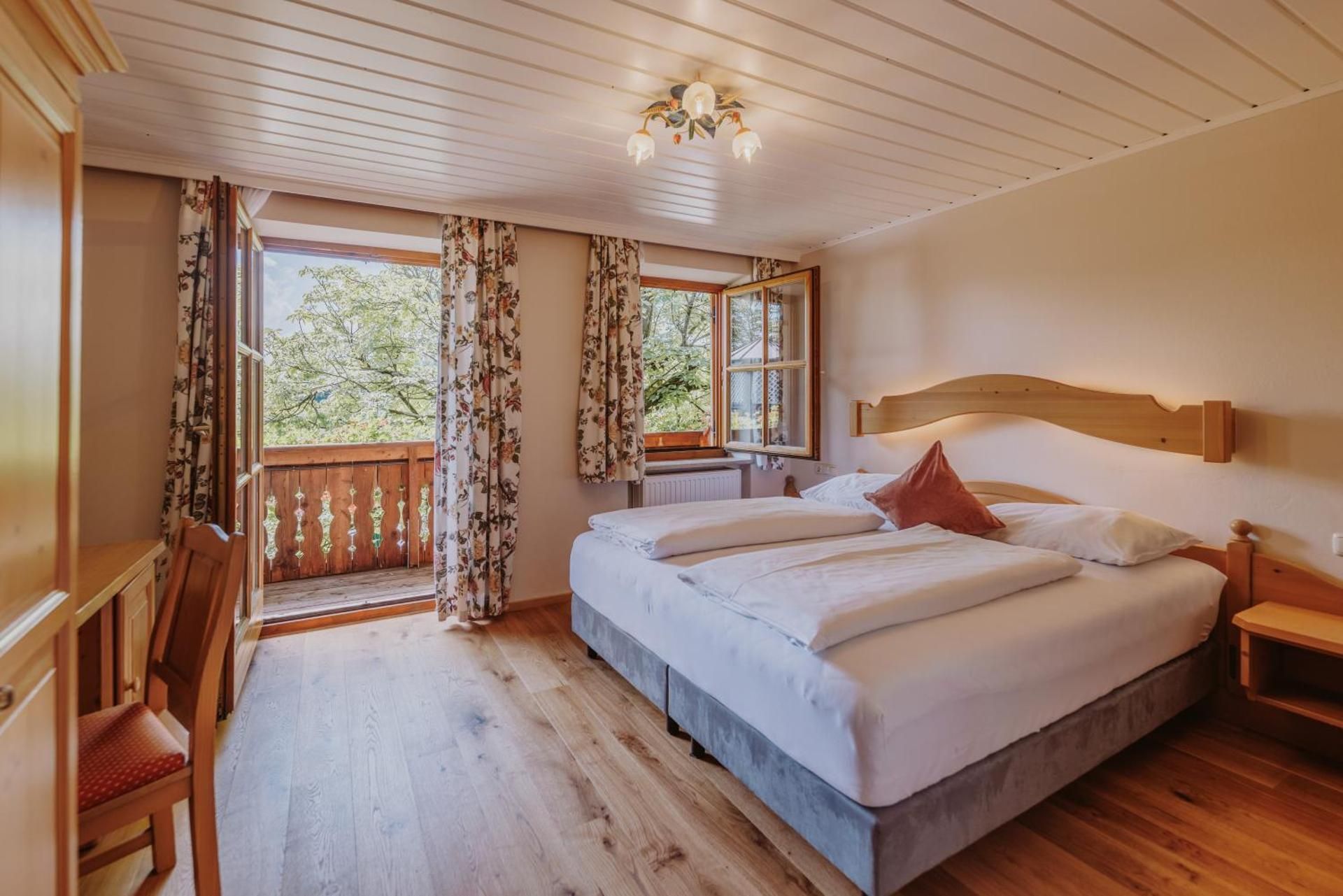 Budget Double Room with Balcony and Streetview