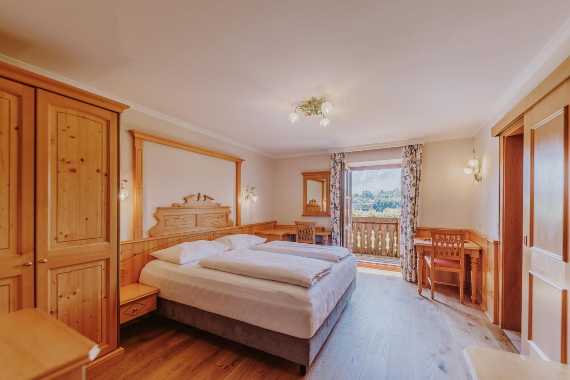 Budget Double Room with Balcony and Streetview